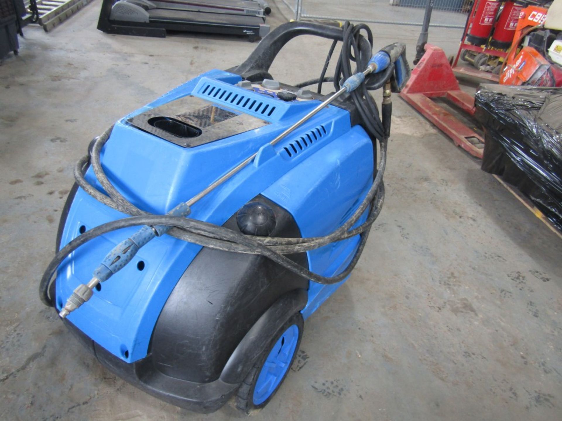 WILDCAT DIESEL 3 PHASE PRESSURE WASHER C/W LANCE & HOSE [NO VAT] - Image 2 of 2