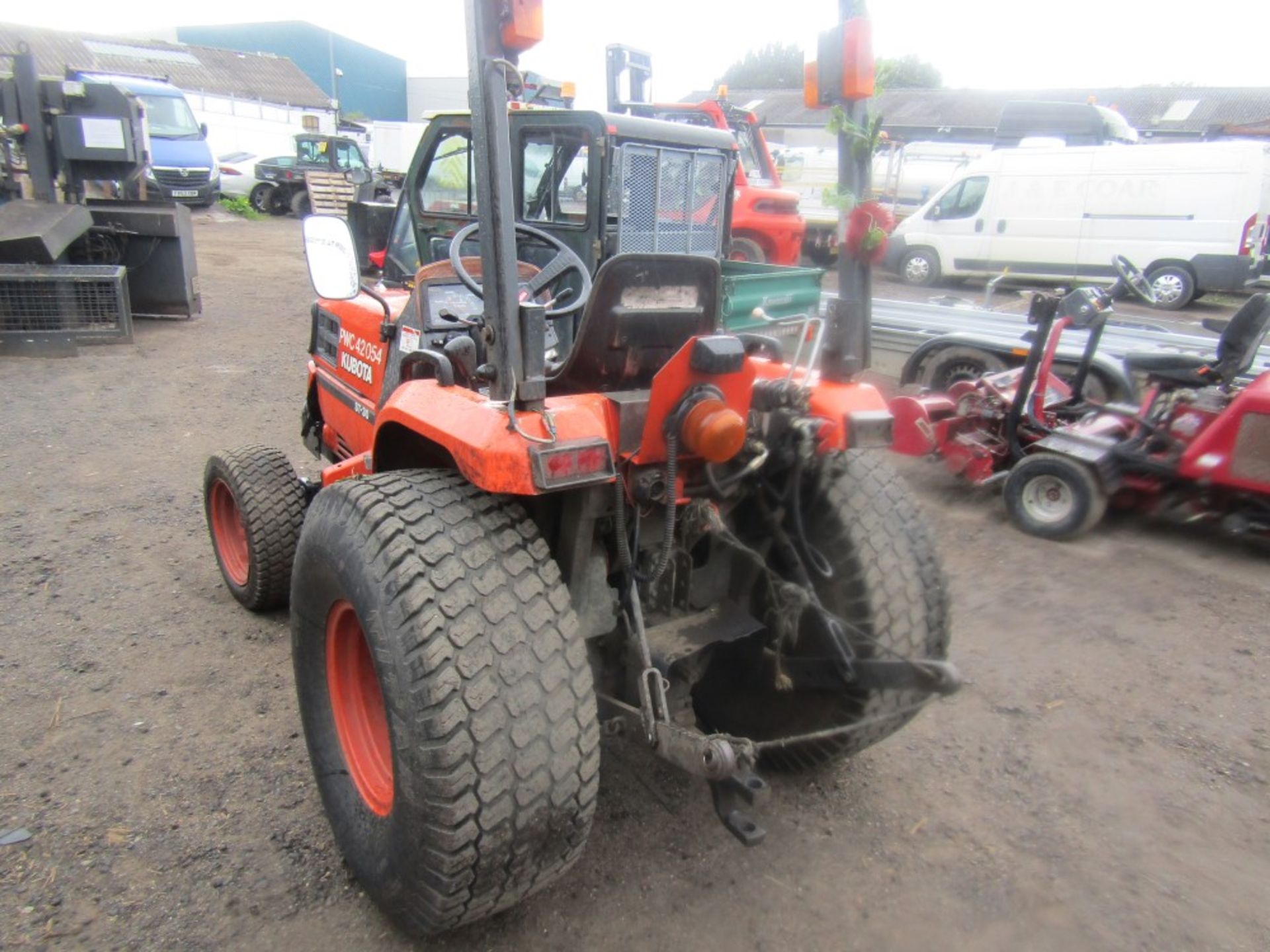 KUBOTA ST30 TRACTOR (DIRECT COUNCIL) 2960 HOURS [+ VAT] - Image 3 of 5