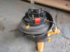 DUST EXTRACTION VACUUM CLEANER (DIRECT HIRE CO) [+ VAT]