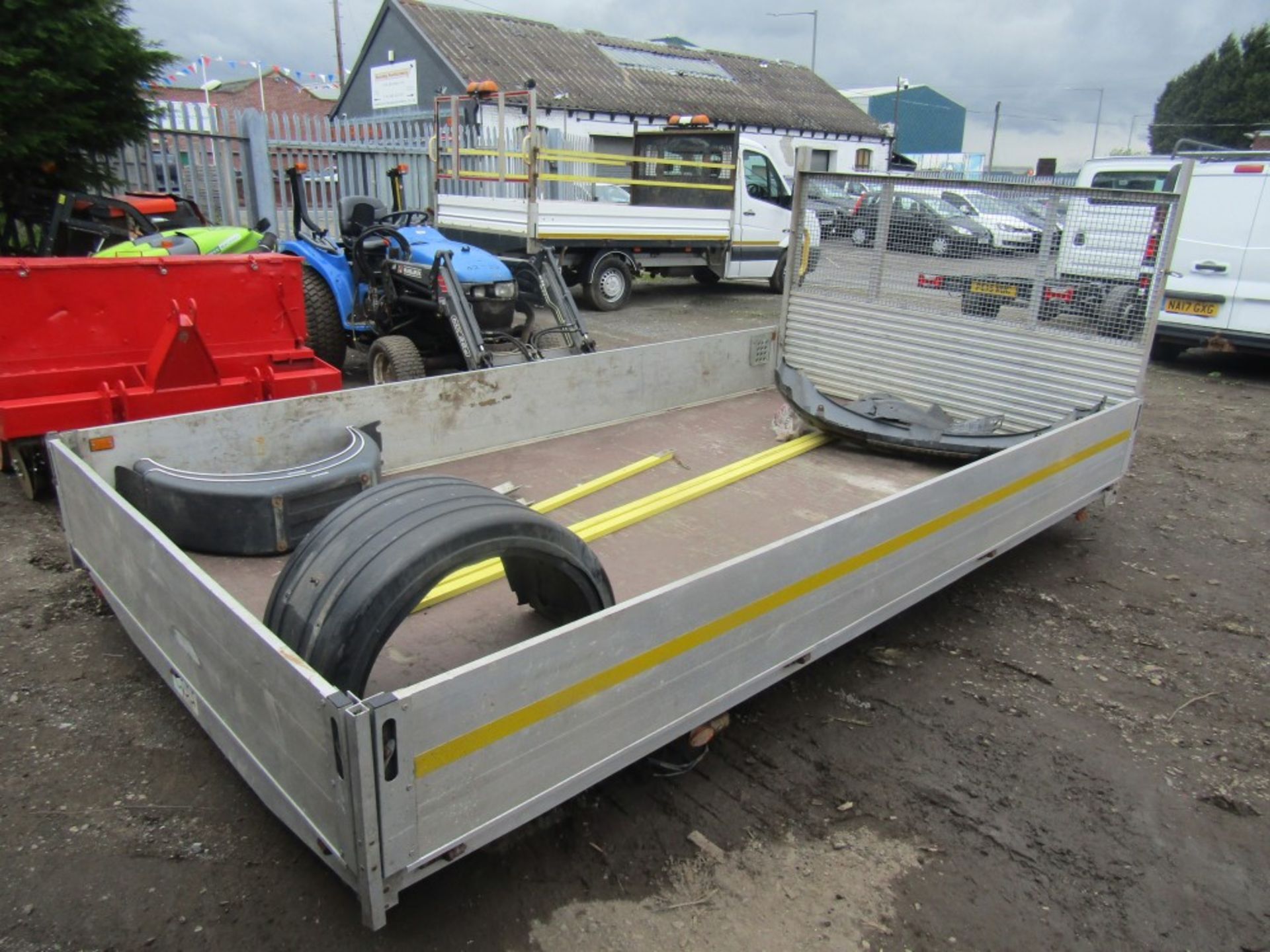 GRP ALLOY DROPSIDE 13'6" WITH 2 SETS OF WHEEL ARCHES & YELLOW SAFETY RAILS [+ VAT] - Image 2 of 2