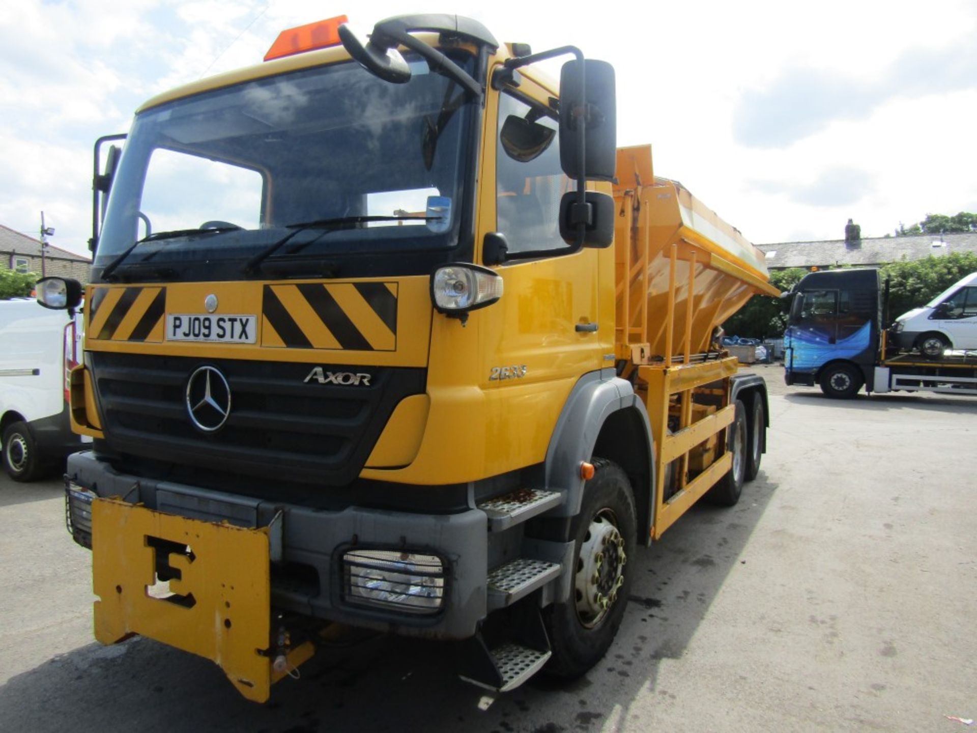 09 reg MERCEDES AXOR 2633 6 X 4 GRITTER (DIRECT COUNCIL) 1ST REG 08/09, 110217KM, V5 HERE, 1 OWNER - Image 2 of 6