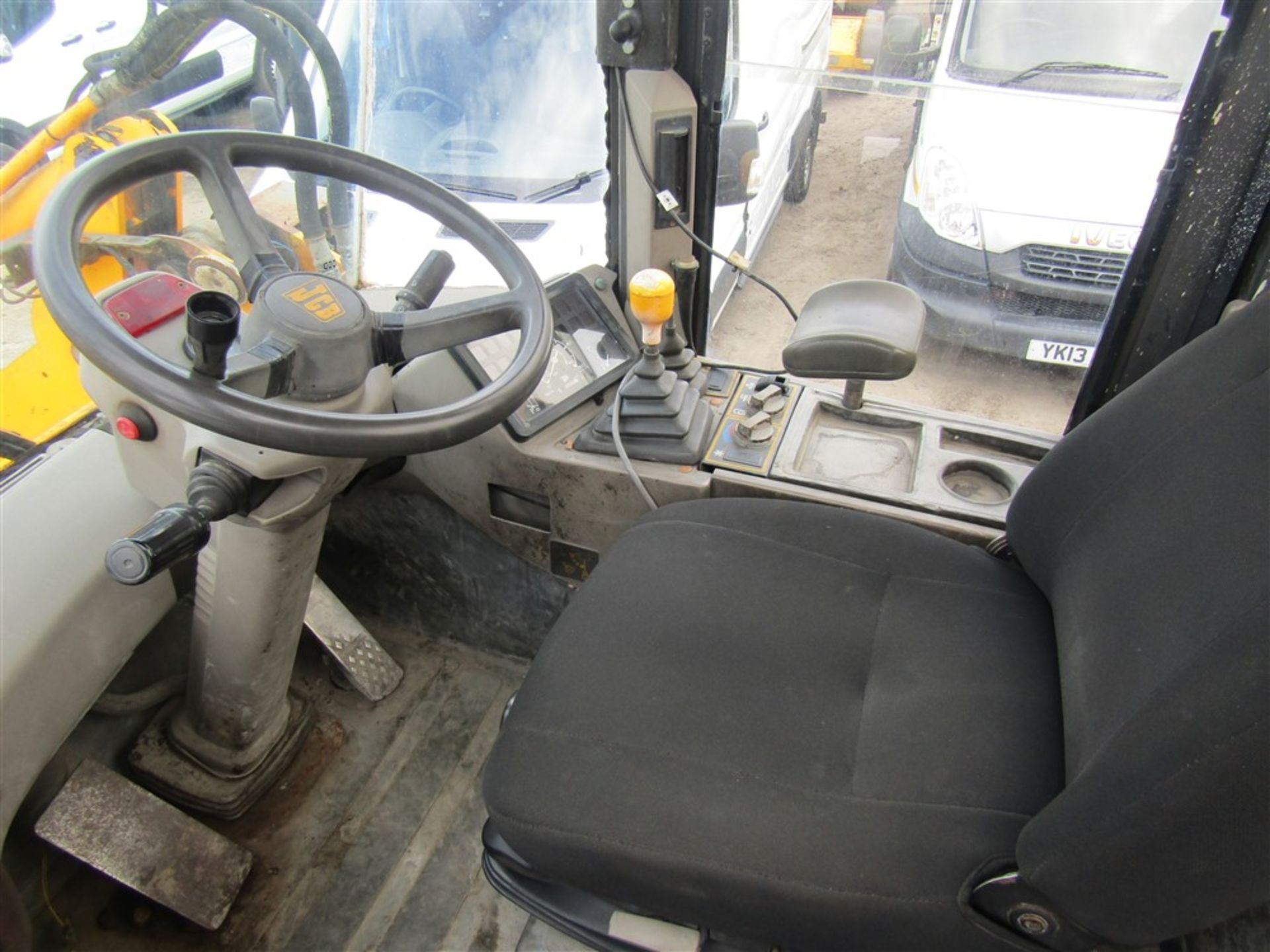 N reg JCB LOADING SHOVEL, 1ST REG 02/96, 1118 HOURS NOT WARRANTED, V5 HERE, 1 FORMER KEEPER [+ VAT] - Image 5 of 7