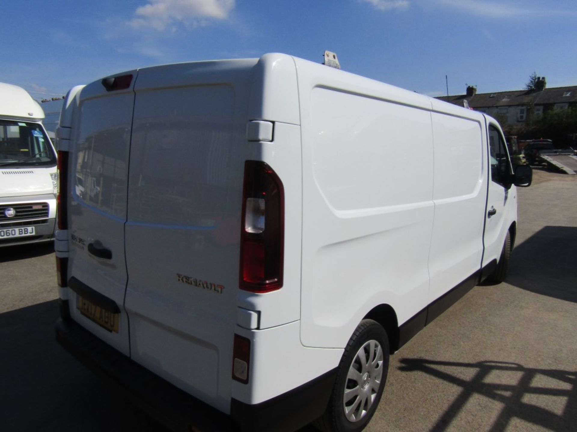 17 reg RENAULT TRAFIC LL29 B-NESS+ ENERGY DCI, 1ST REG 03/17, 104439M, V5 HERE, 1 OWNER FROM - Image 4 of 7