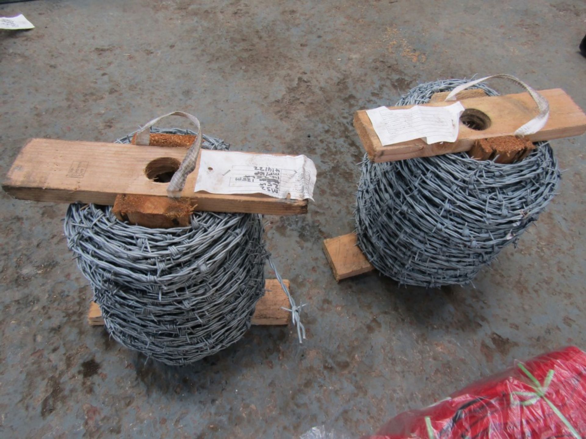 2 X BARBED WIRE [+ VAT]