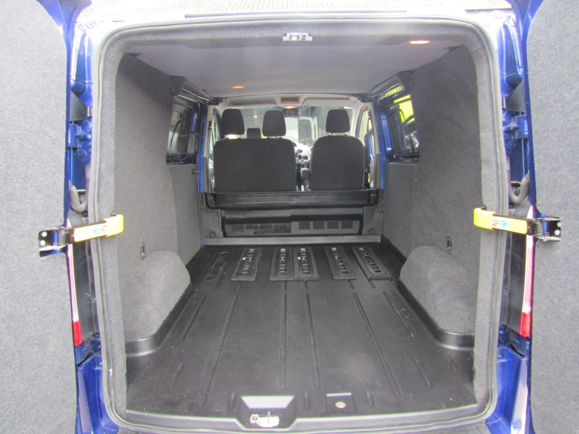 66 reg FORD TRANSIT CUSTOM TDCI LTD (ON VCAR CAT S) AIR CON, CRUISE CONTROL, HEATED SEATS, PHONE - Image 5 of 9