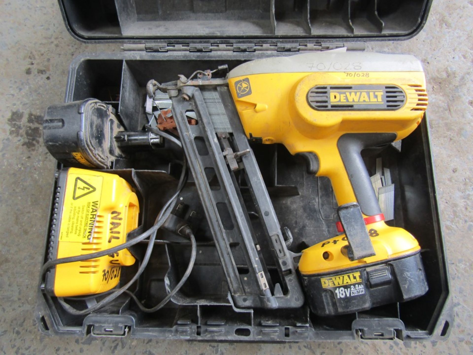 DEWALT BATTERY POWERED NAIL GUN (DIRECT COUNCIL) [+ VAT]