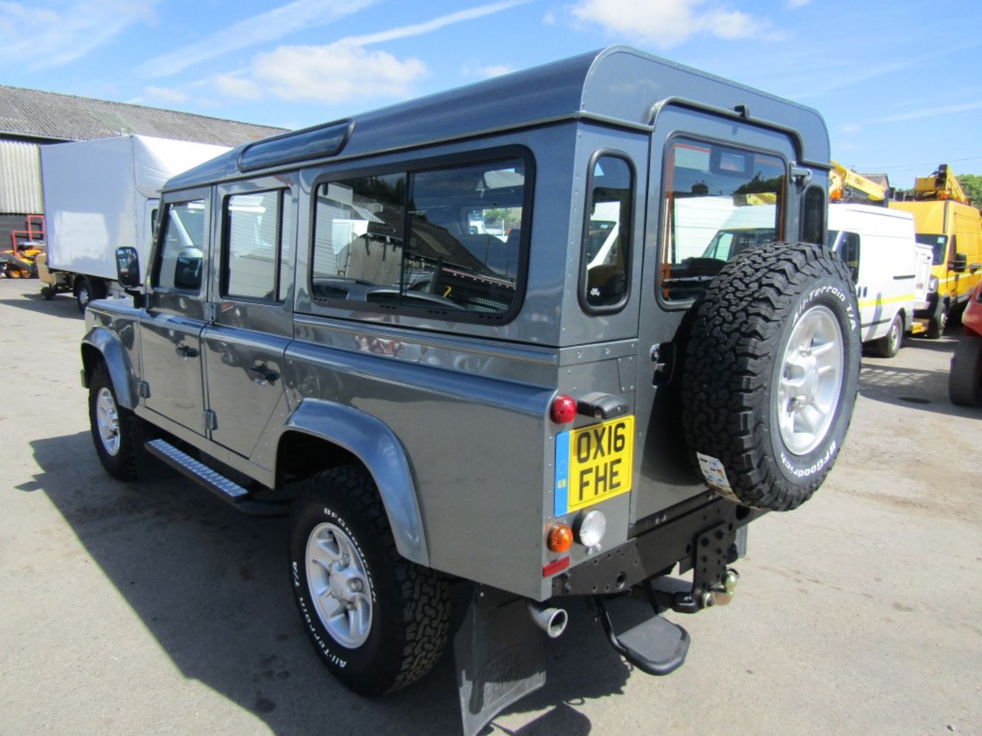 16 reg LAND ROVER DEFENDER 110 XS TD 7 SEAT D/C, AIR CON, HALF LEATHER, HEATED SEATS, ALLOYS, 1ST - Image 3 of 9