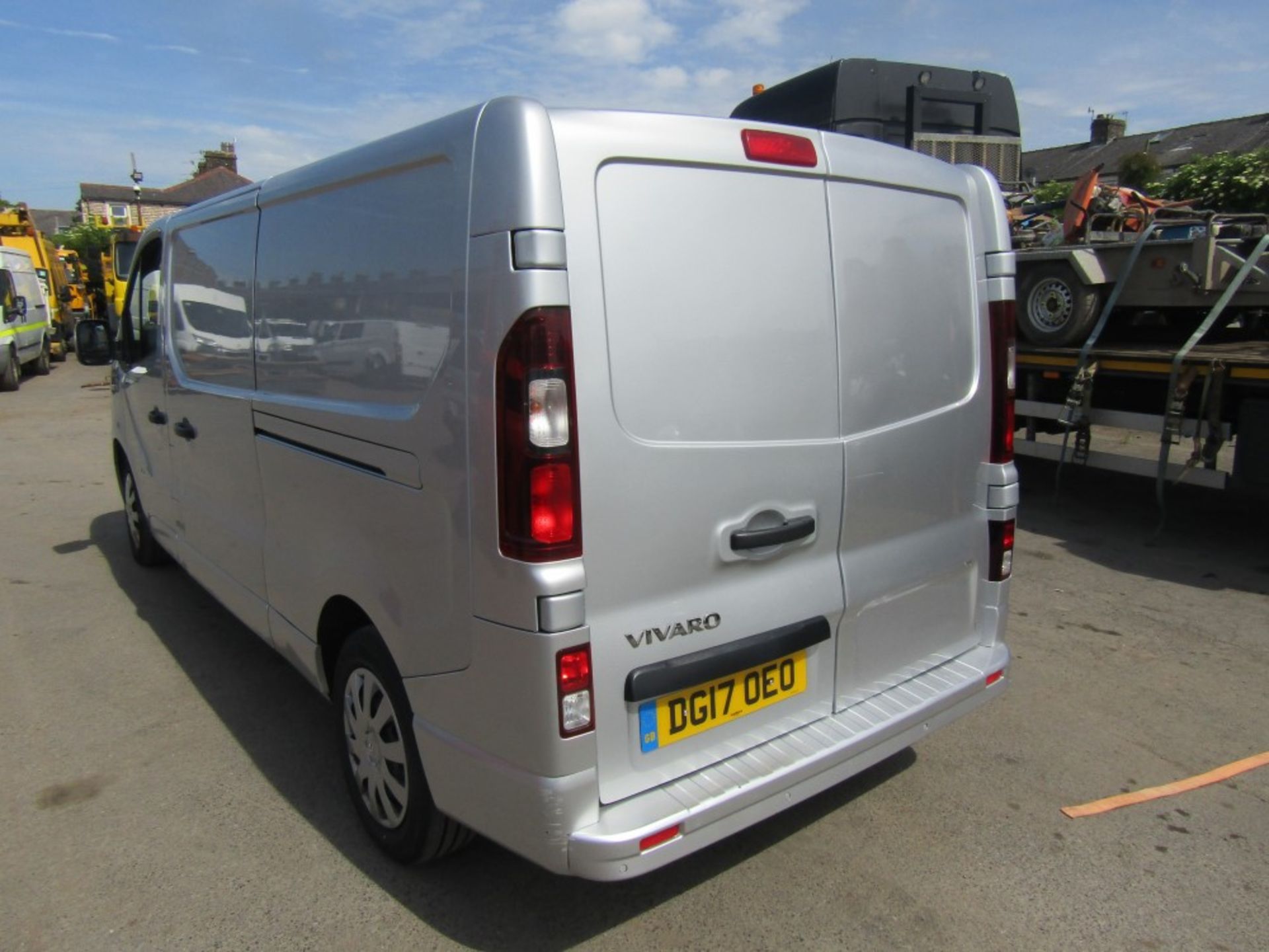 17 reg VAUXHALL VIVARO 2900 SPORTIVE LWB (VEHICLE IN LIMP MODE) 1ST REG 03/17, 72148M, V5 HERE, 1 - Image 3 of 7