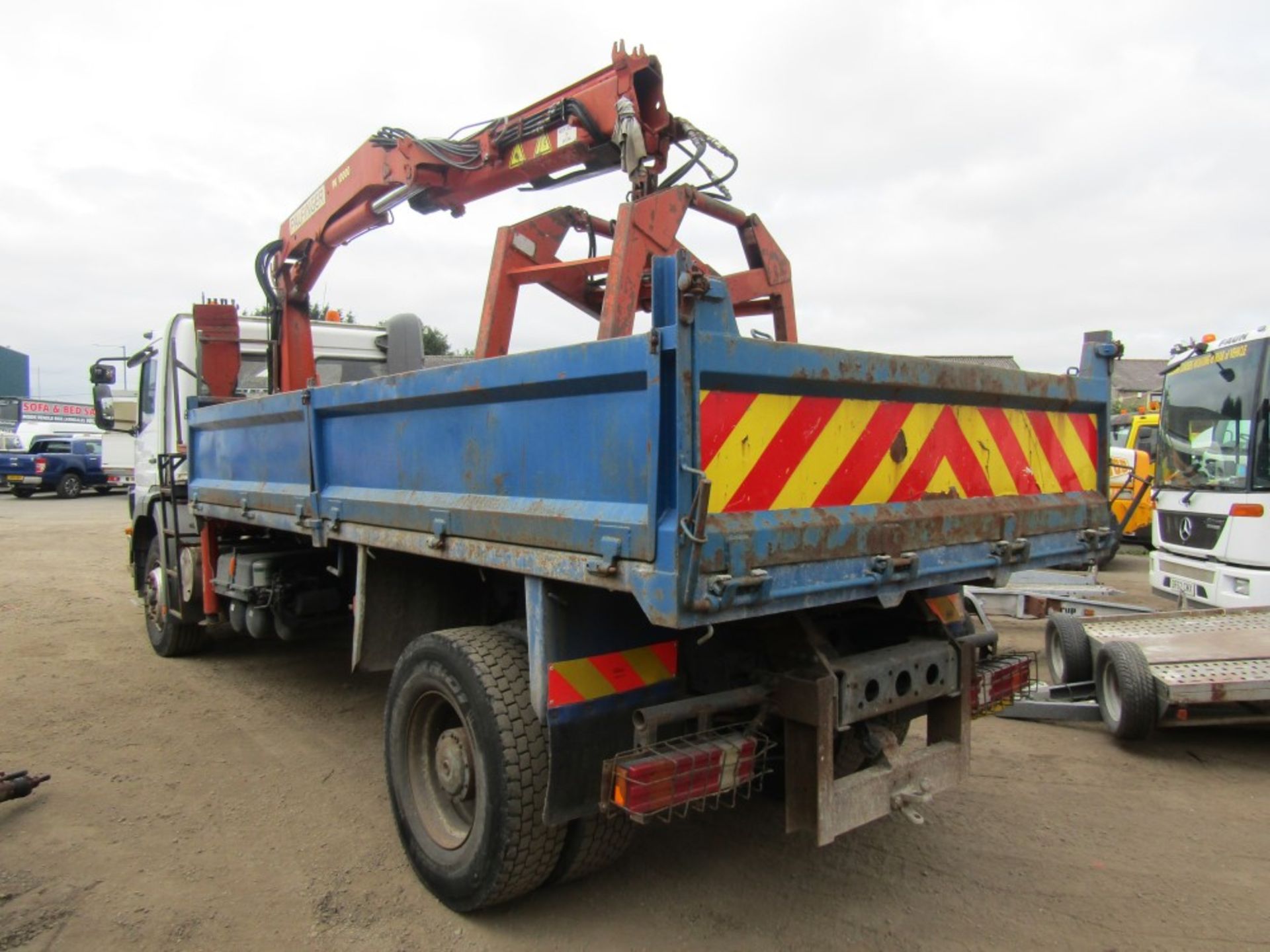 03 reg MERCEDES 18TON TIPPER C/W HIAB CRANE, 1ST REG 03/03, TEST 09/22, 327019KM NOT WARRANTED, V5 - Image 3 of 7