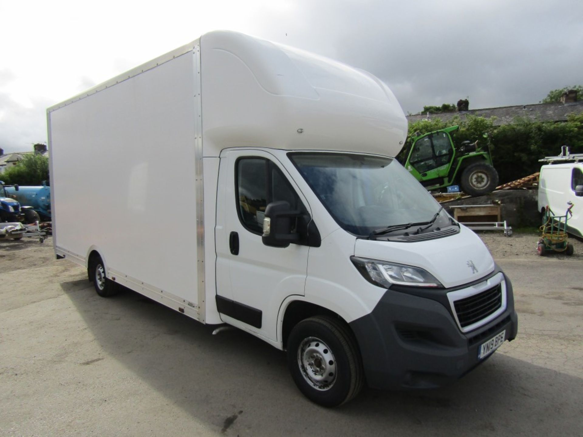 19 reg PEUGEOT BOXER 335 BLUE HDI 18FT LOW LOAD LUTON BOX C/W TAIL LIFT, 1ST REG 03/19, 123739M,