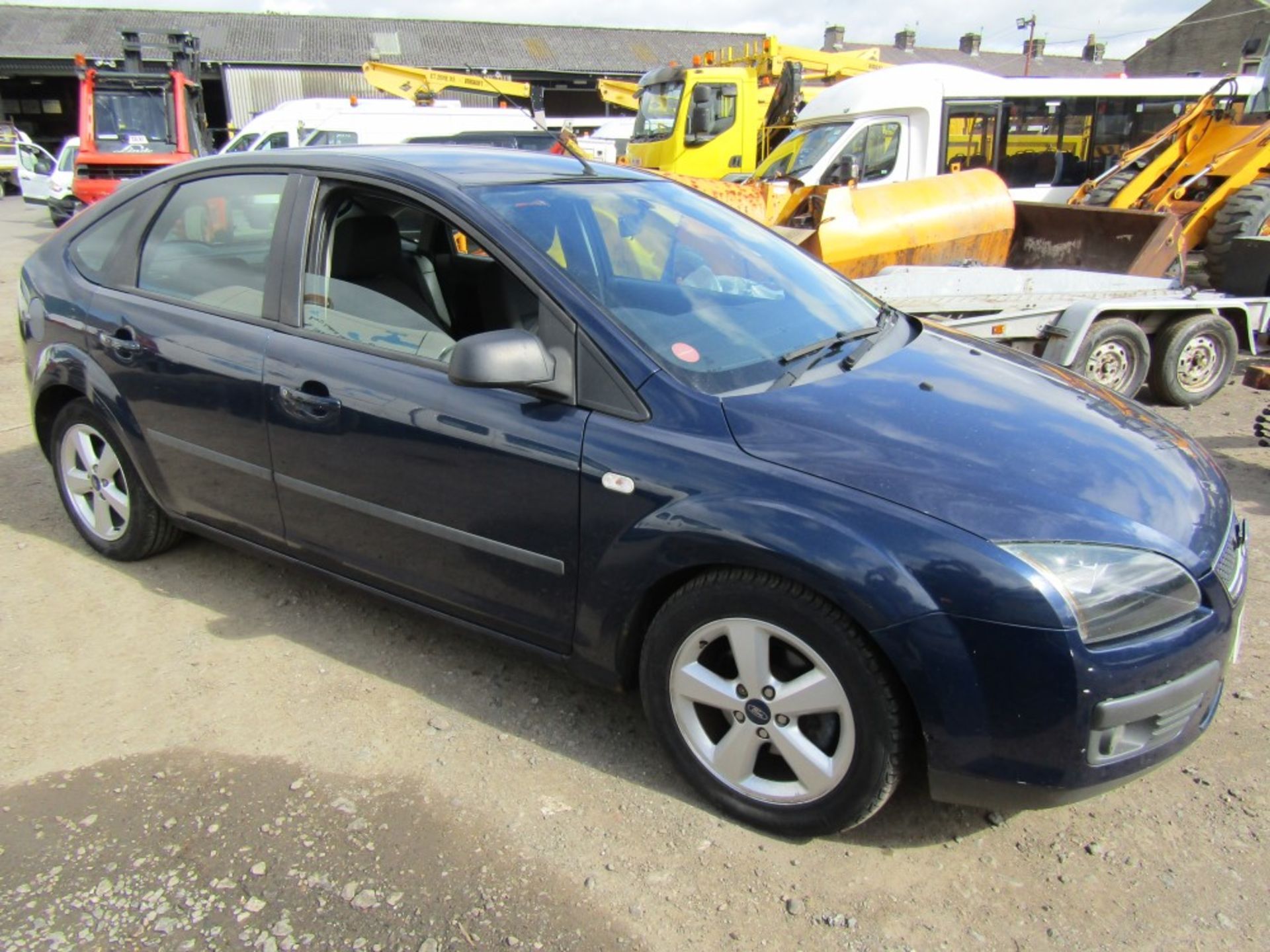 05 reg FORD FOCUS ZETEC CLIMATE 1.6, 1ST REG 04/05, TEST 05/23, 110800M, V5 HERE, 1 FORMER KEEPER [