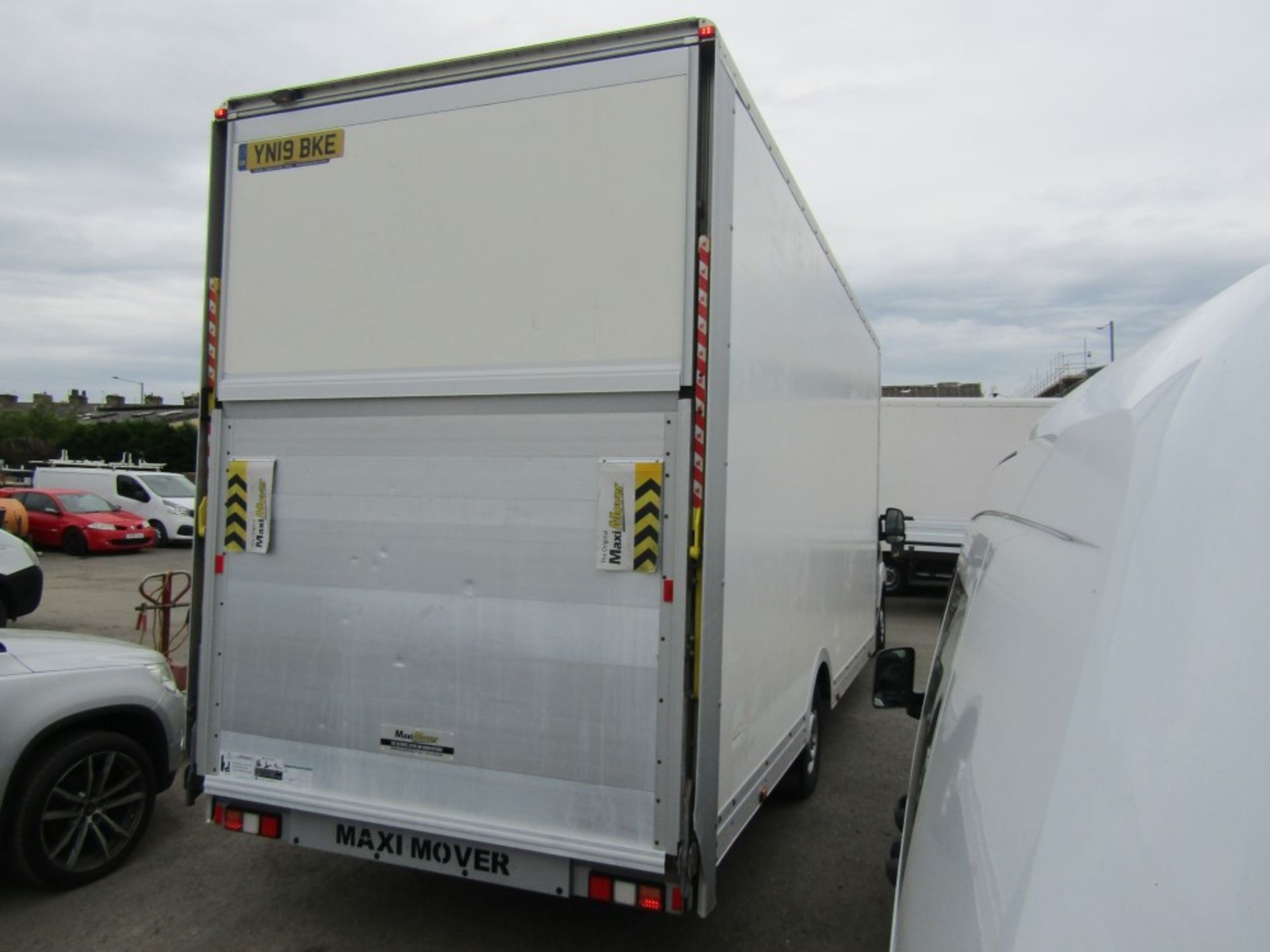 19 reg PEUGEOT BOXER 335 BLUE HDI 18FT LOW LOAD LUTON BOX C/W TAIL LIFT, 1ST REG 03/19, 117510M, - Bild 4 aus 7