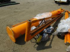 SWING ARM JIB & TRAVELLING HOIST [NO VAT]