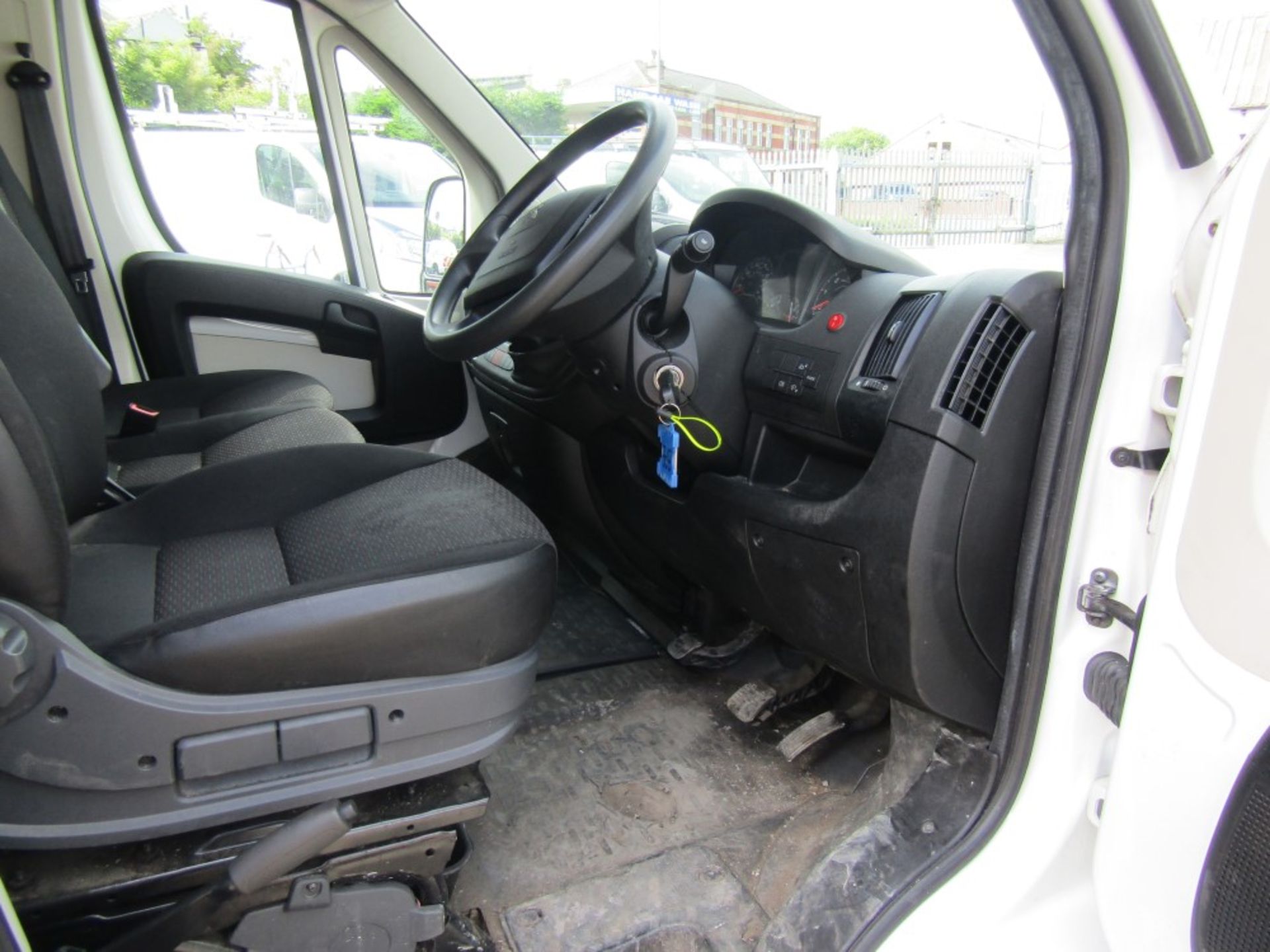 19 reg PEUGEOT BOXER 335 BLUE HDI 18FT LOW LOAD LUTON BOX C/W TAIL LIFT, 1ST REG 03/19, 123739M, - Image 7 of 8