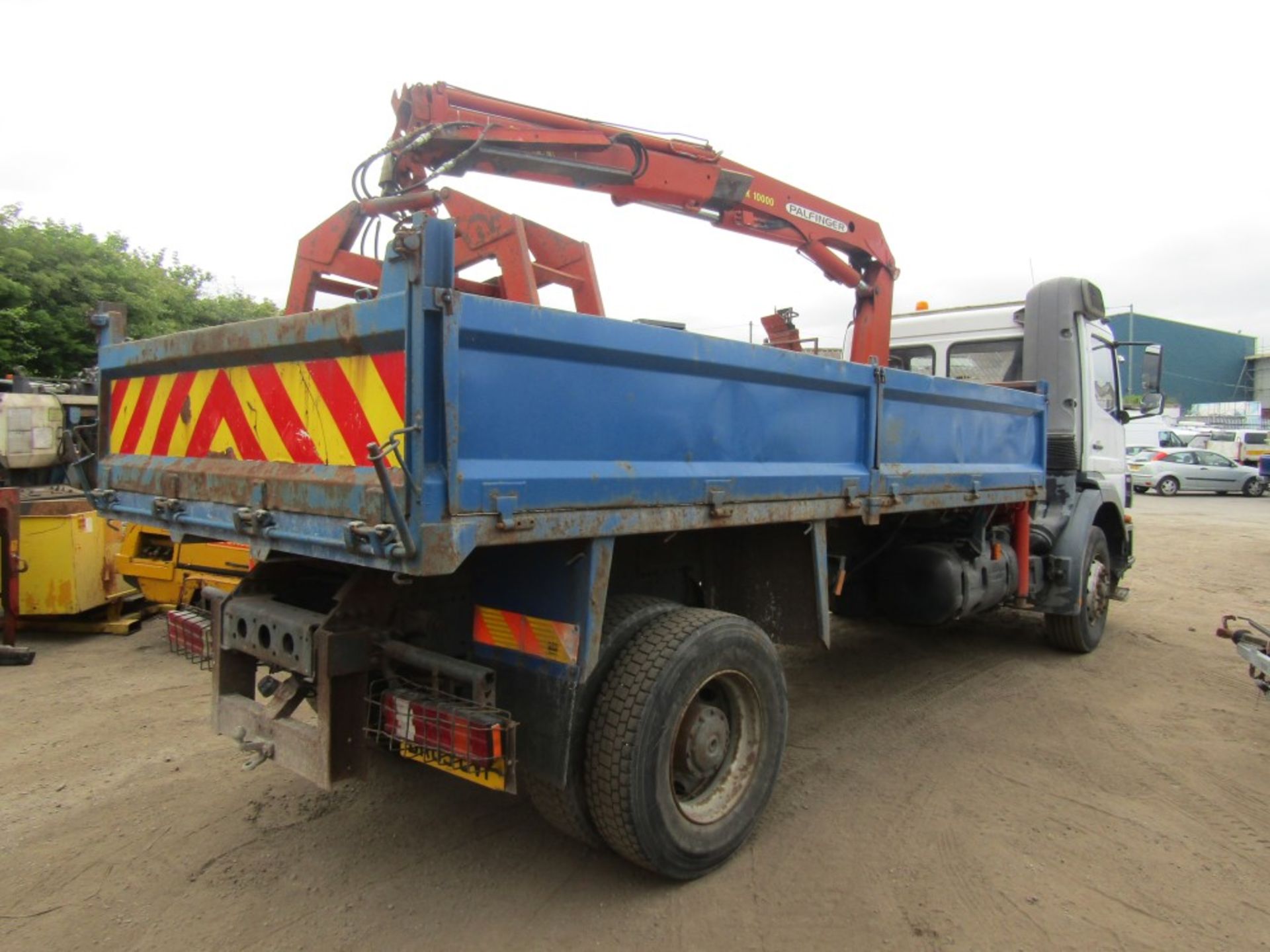 03 reg MERCEDES 18TON TIPPER C/W HIAB CRANE, 1ST REG 03/03, TEST 09/22, 327019KM NOT WARRANTED, V5 - Image 4 of 7