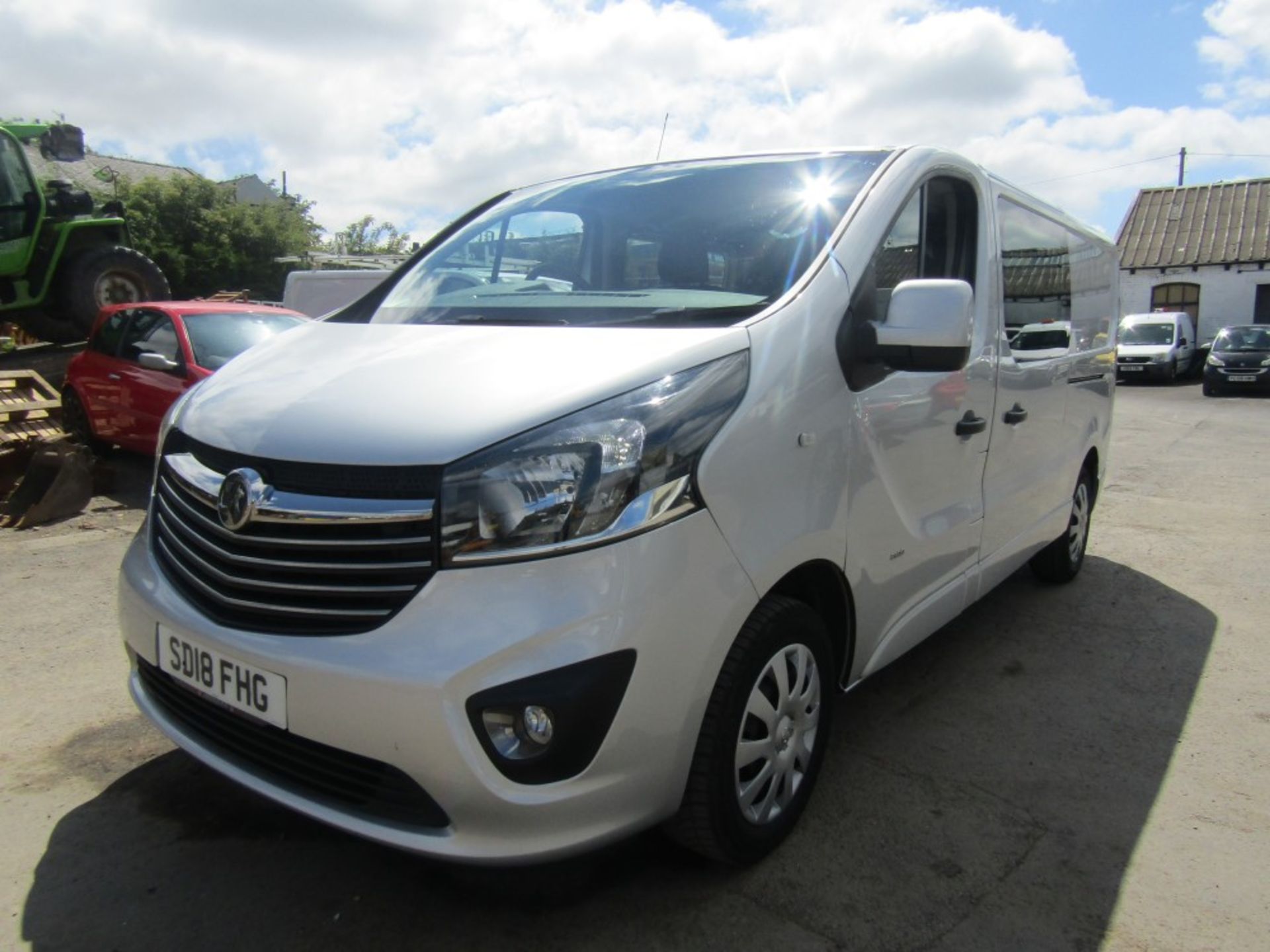 18 reg VAUXHALL VIVARO 2900 CDTI SPORTIVE 6 SEAT LWB CREW VAN, AIR CON, CRUISE CONTROL, 1ST REG 08/ - Image 2 of 8