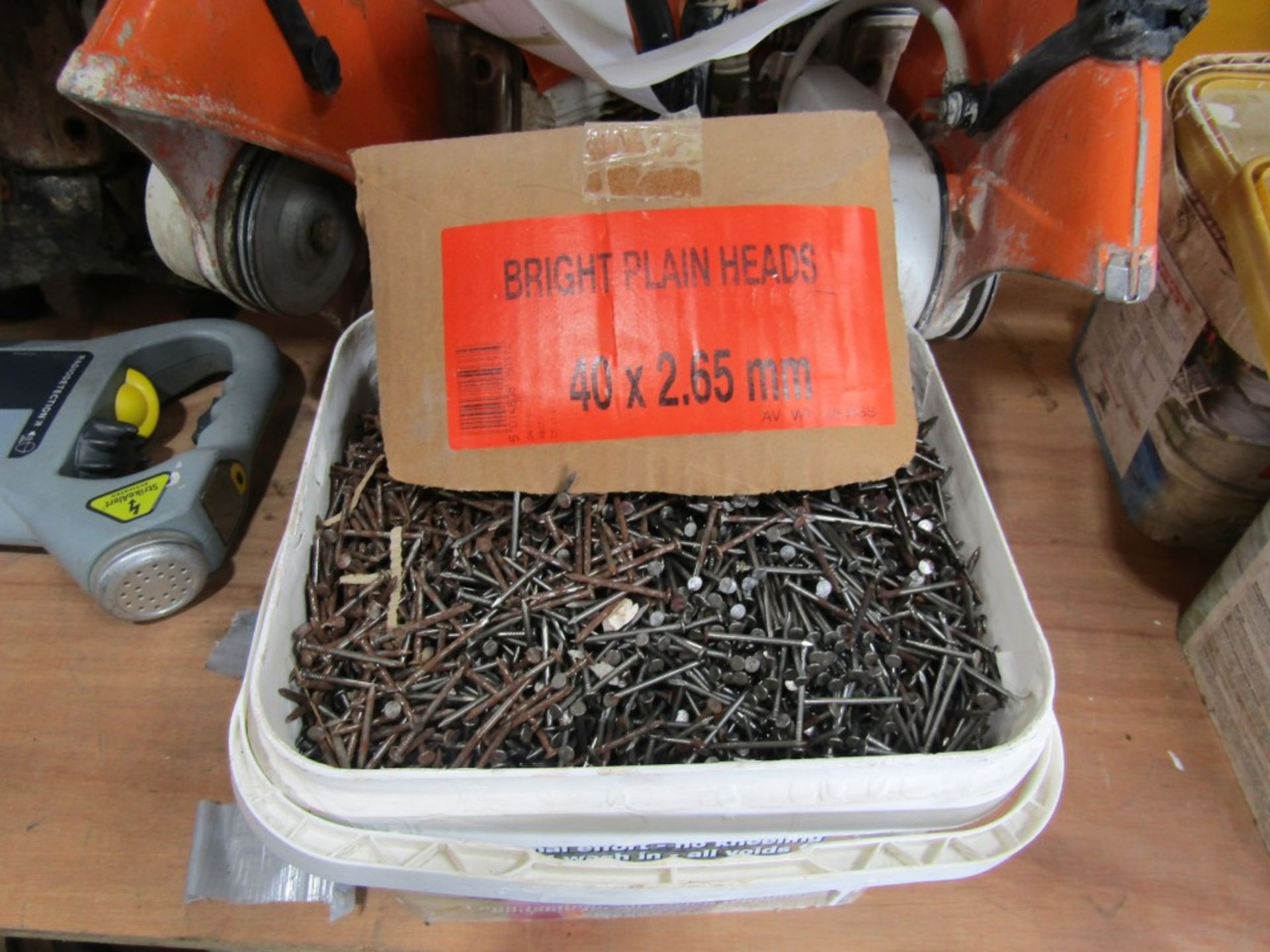 1 X BOX OF 40MM X 2.65MM ROUND WIRE NAILS [NO VAT]