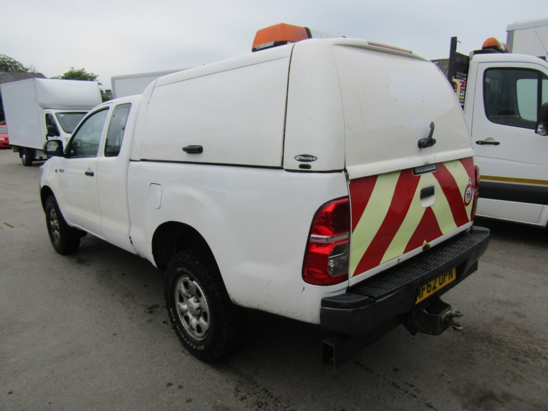 62 reg TOYOTA HILUX HL2 D-4D 4 X 4 ECB (RUNS BUT ENGINE KNOCKING) (DIRECT UNITED UTILITIES WATER) - Bild 3 aus 6