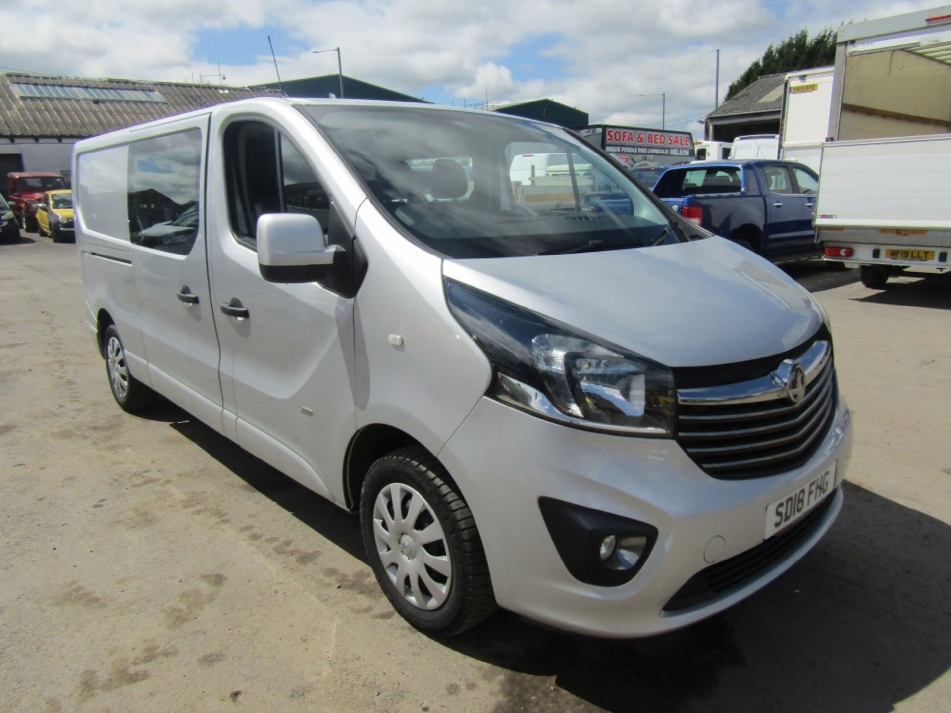 18 reg VAUXHALL VIVARO 2900 CDTI SPORTIVE 6 SEAT LWB CREW VAN, AIR CON, CRUISE CONTROL, 1ST REG 08/