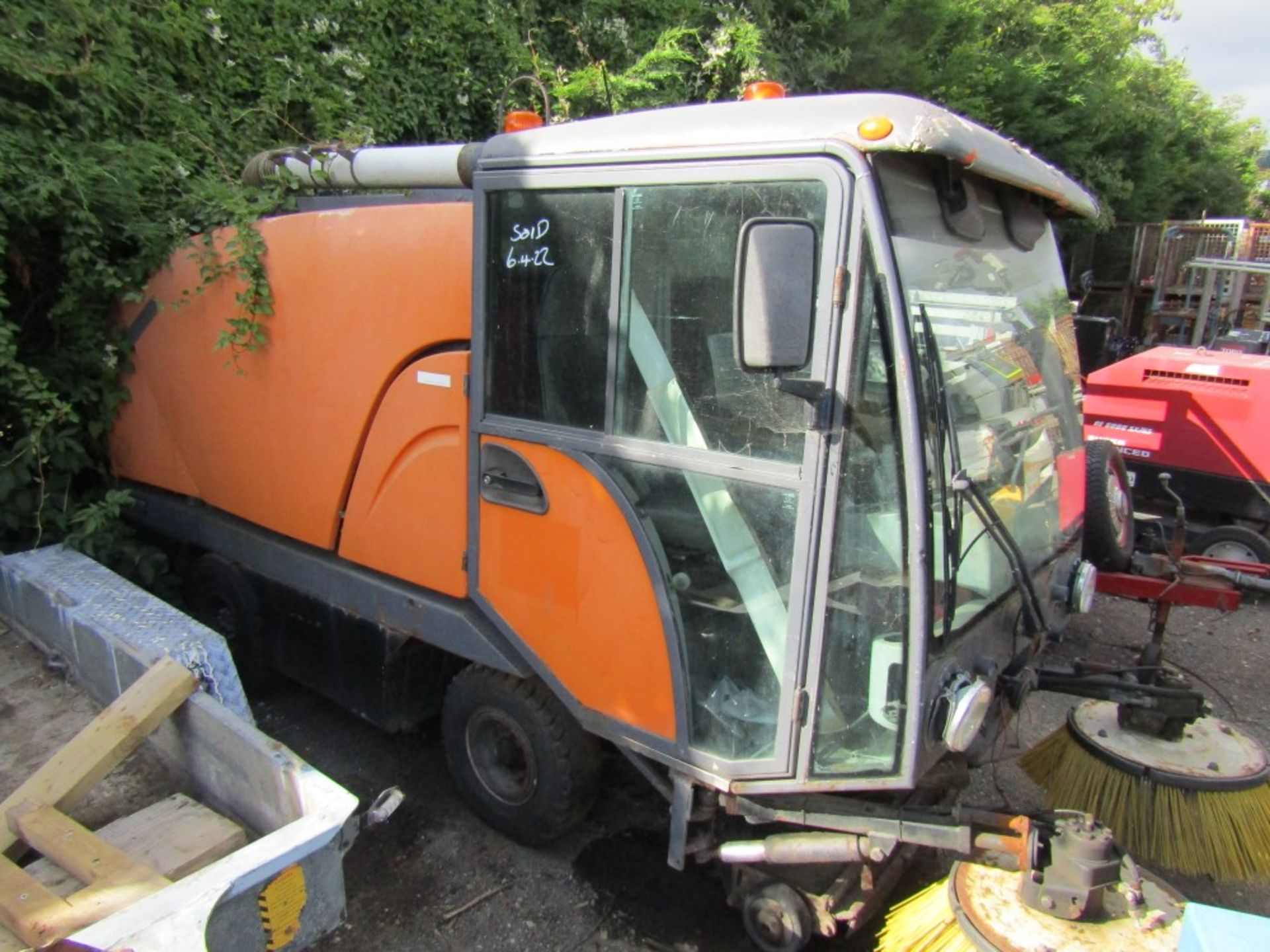 COMPACT JOHNSTON ROAD SWEEPER [NO VAT] - Image 2 of 3