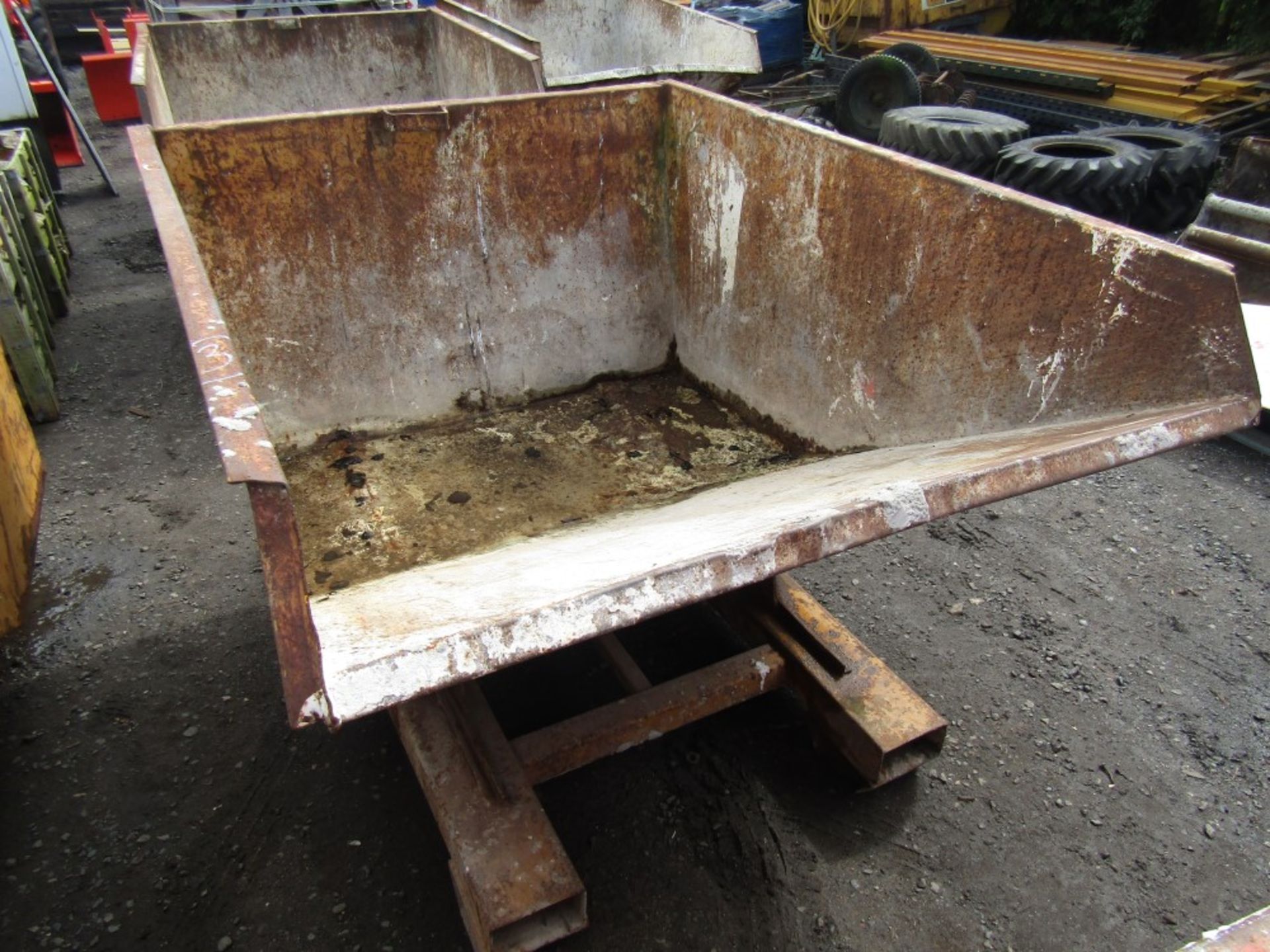 1250 KGS FORK LIFT TIPPING SKIP [+ VAT]