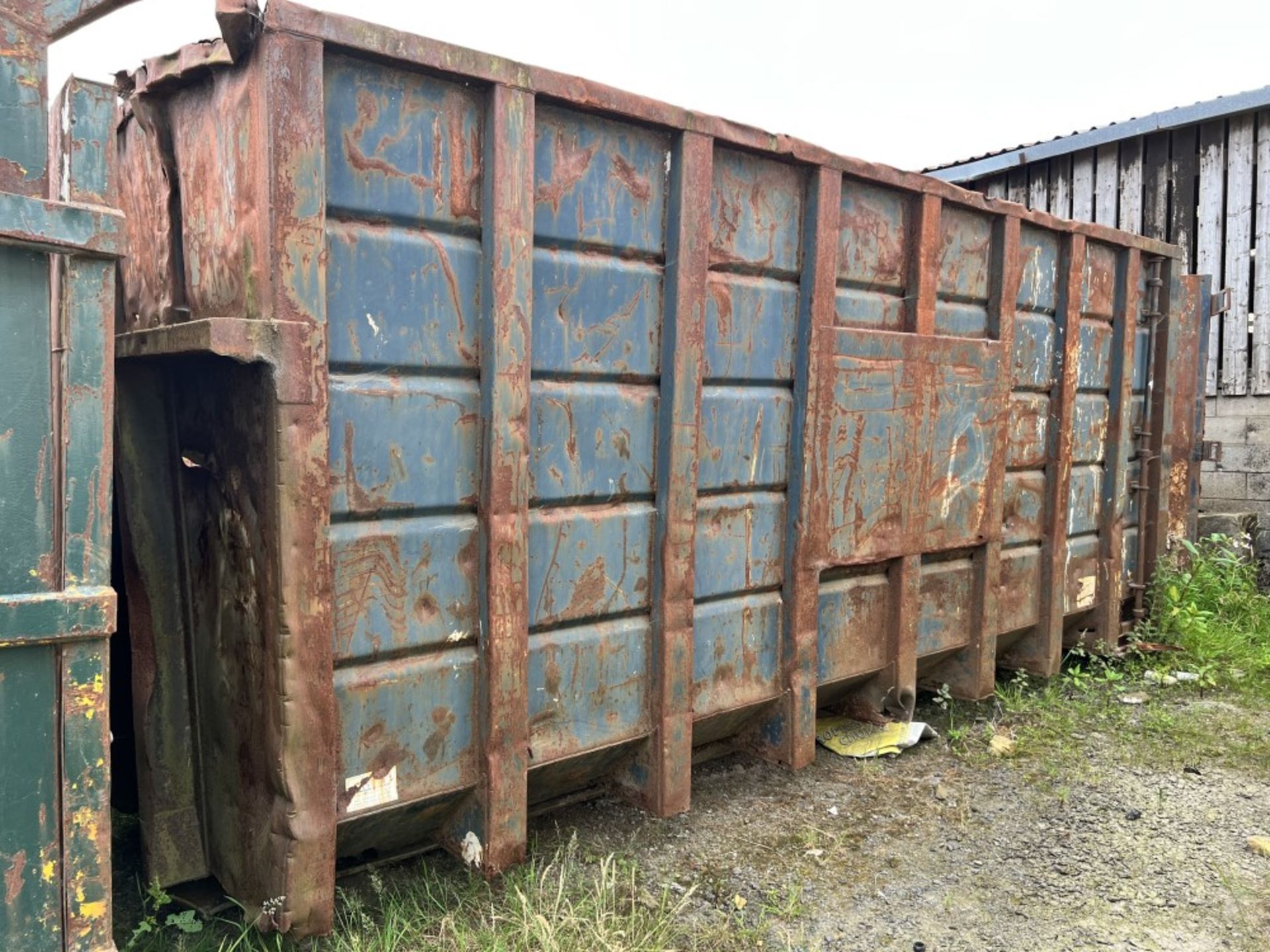 40YD SKIP (LOCATION BURNLEY) (RING FOR COLLECTION DETAILS) [+ VAT]