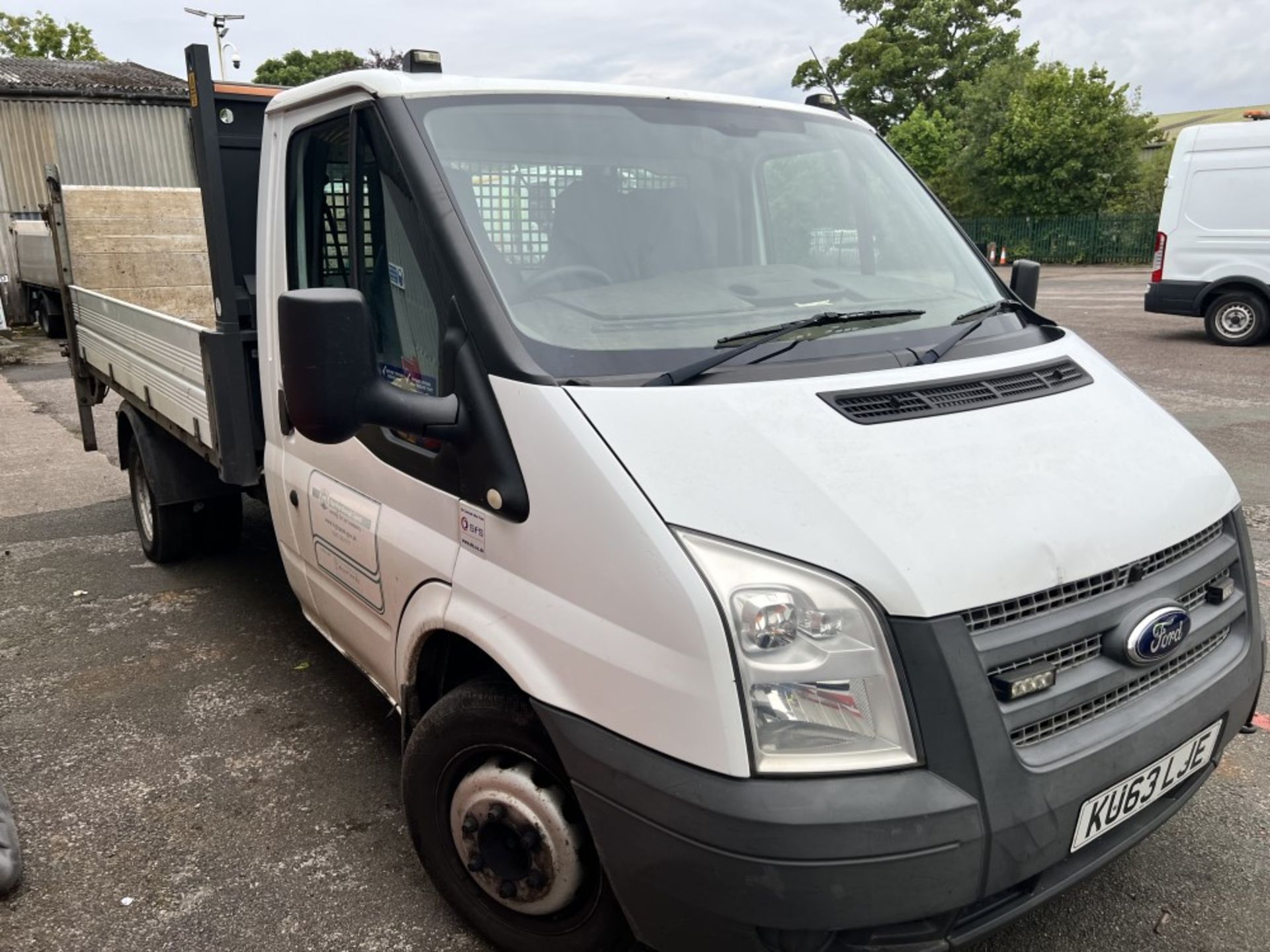 63 reg FORD TRANSIT 125 T350 TIPPER C/W TAIL LIFT (RAN WHEN PARKED UP OVER SEVERAL MONTHS AGO) ( - Bild 2 aus 5