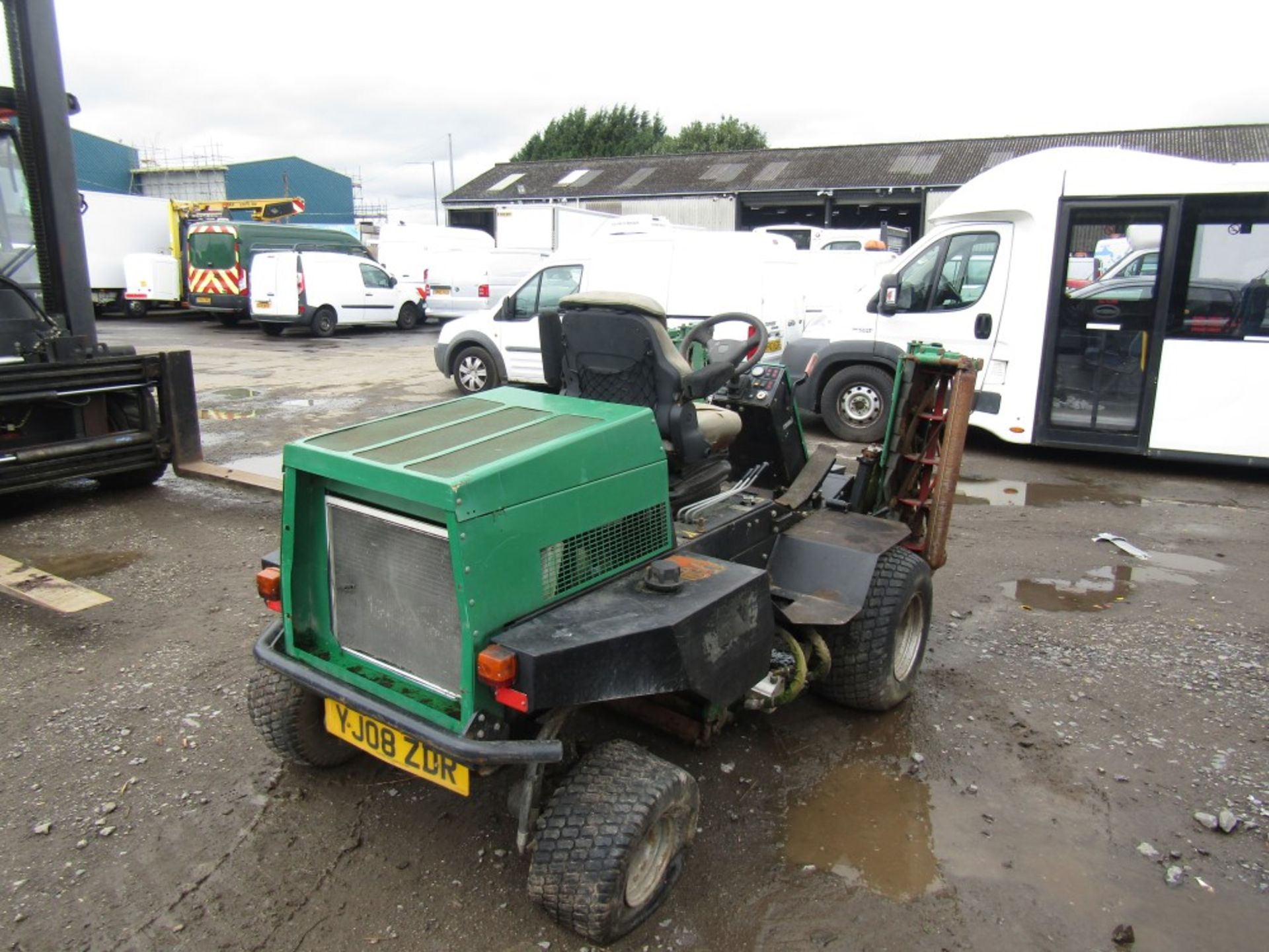 08 reg RANSOMES TRIPLE RIDE ON MOWER WITH KUBOTA ENGINE, NO V5, NO KEYS [NO VAT] - Image 2 of 3