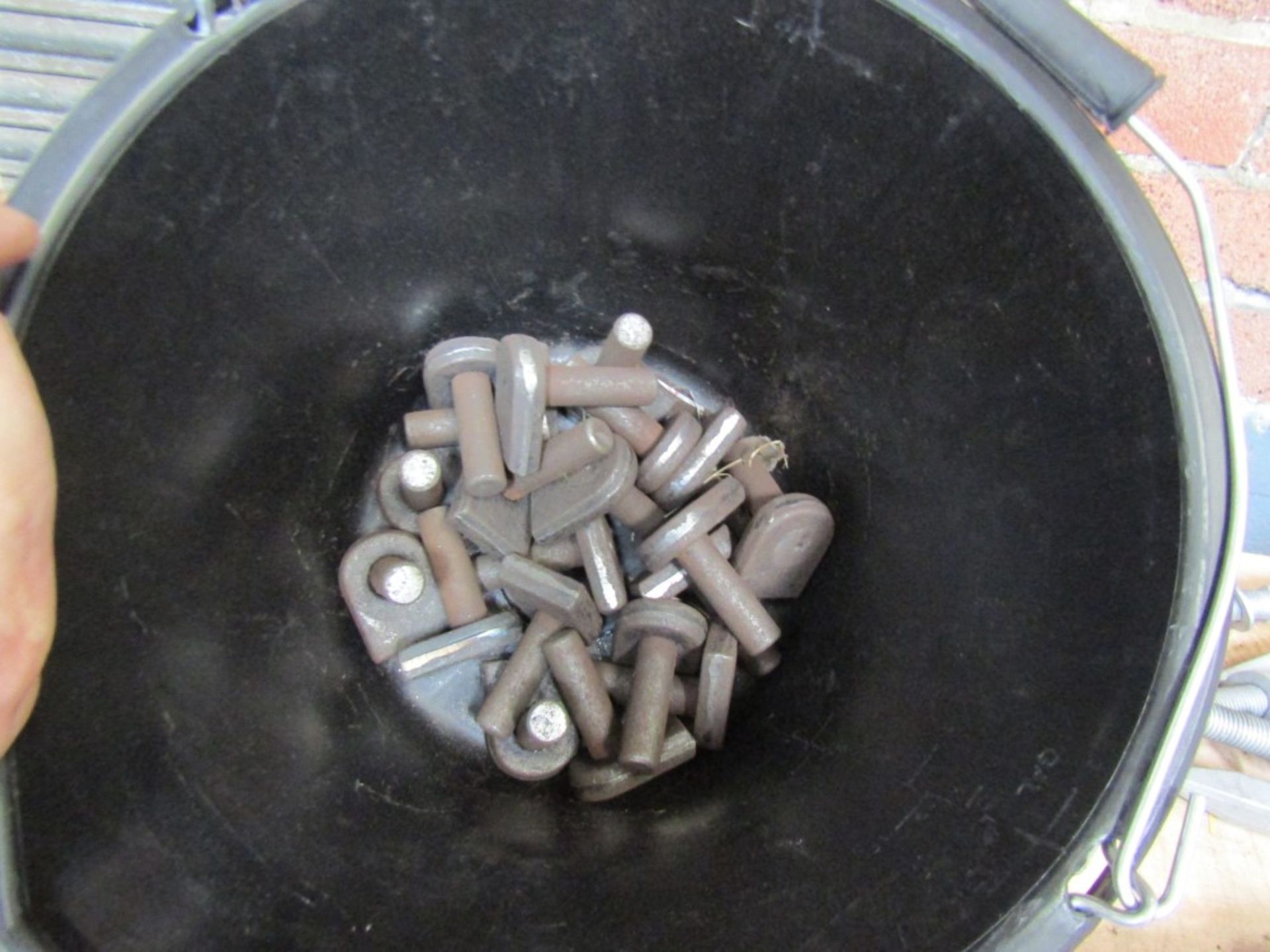 BUCKET OF WELD ON HOOKS [+ VAT]