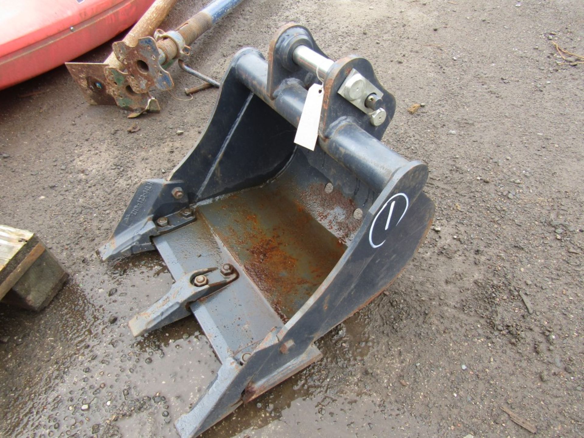 KUBOTA 18" MINI DIGGER BUCKET, 30MM QUICK HITCH PINS, 90MM PIN CENTRES, 95MM DIPPER GAP [NO VAT]