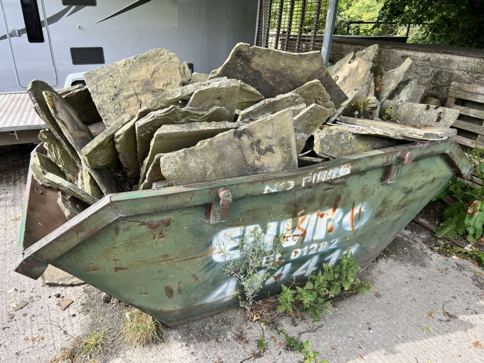 MINI SKIP C/W STONE SLATES & OTHER STONE SLATES (LOCATION BURNLEY) (RING FOR COLLECTION - Image 2 of 3