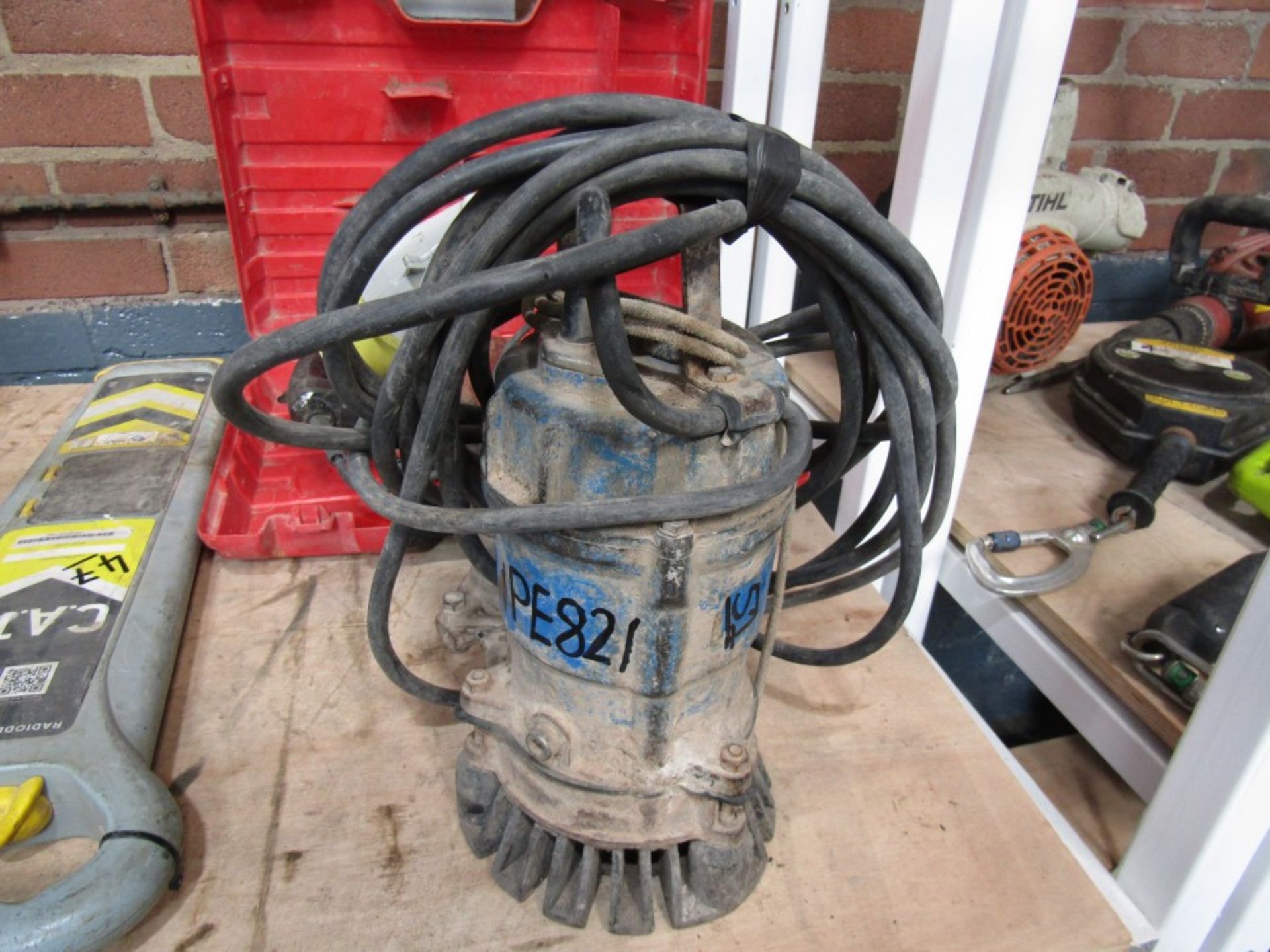 110V 2" ELEC SUB PUMP (DIRECT HIRE CO) [+ VAT]