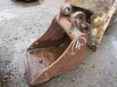 12" MINI DIGGER BUCKET, 30MM PINS, 90MM CENTRES, 95MM DIPPER GAP [NO VAT]