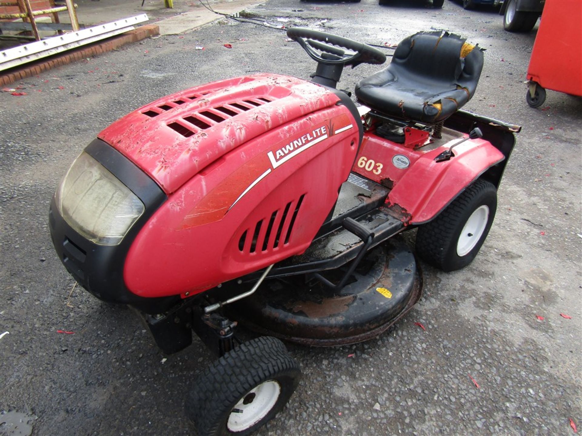 LAWNFLITE RIDE ON MOWER (NO KEYS) [NO VAT]