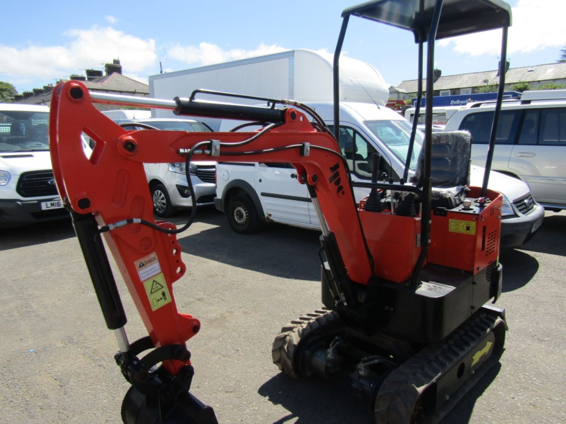 2021 JPC MINI DIGGER ON RUBBER TRACKS C/W BLADE & PIPED FOR BREAKER [+ VAT]