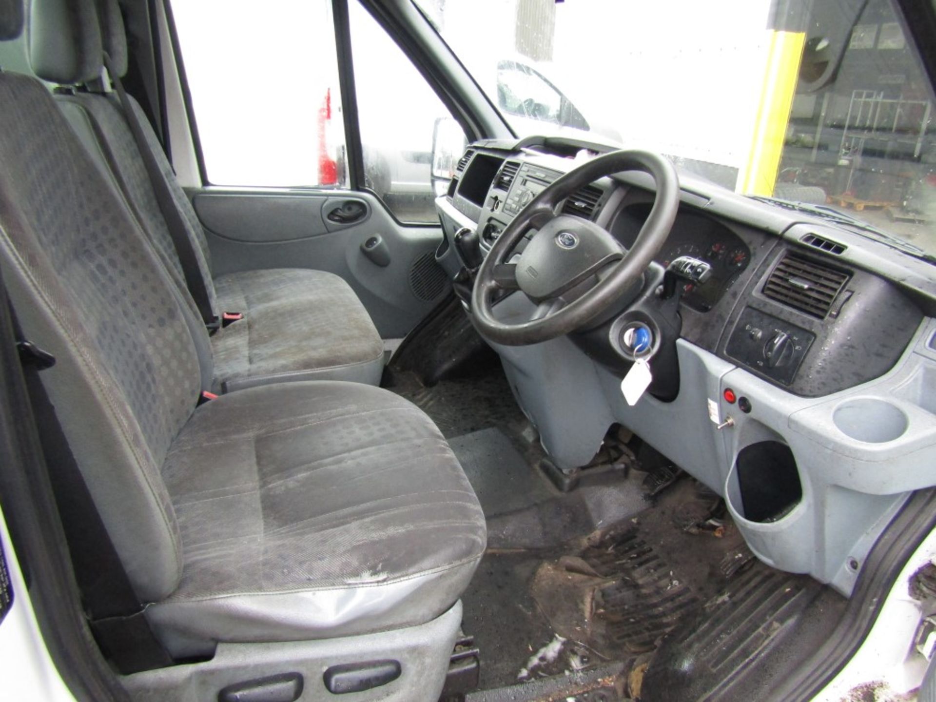 10 reg FORD TRANSIT 100 T350L RWD TIPPER (RUNS BUT HAS ENGINE ISSUES) (DIRECT COUNCIL) 1ST REG 06/ - Image 5 of 6