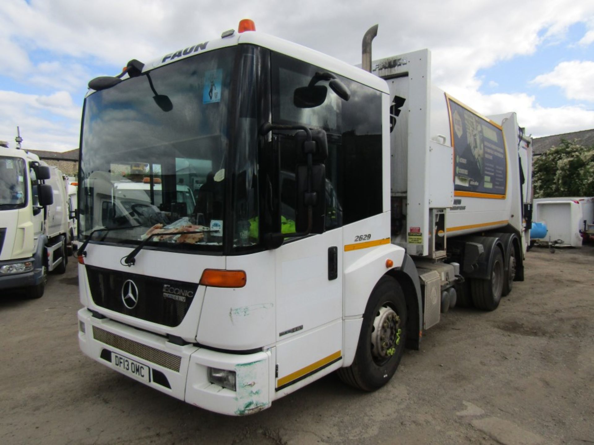 13 reg MERCEDES ECONIC REFUSE WAGON (DIRECT COUNCIL) 1ST REG 08/13, TEST 10/22, MILEAGE NOT DISPLAYI - Bild 2 aus 5