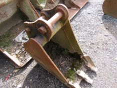 VOLVO 12" 3t EXCAVATOR BUCKET 35mm PINS [NO VAT]