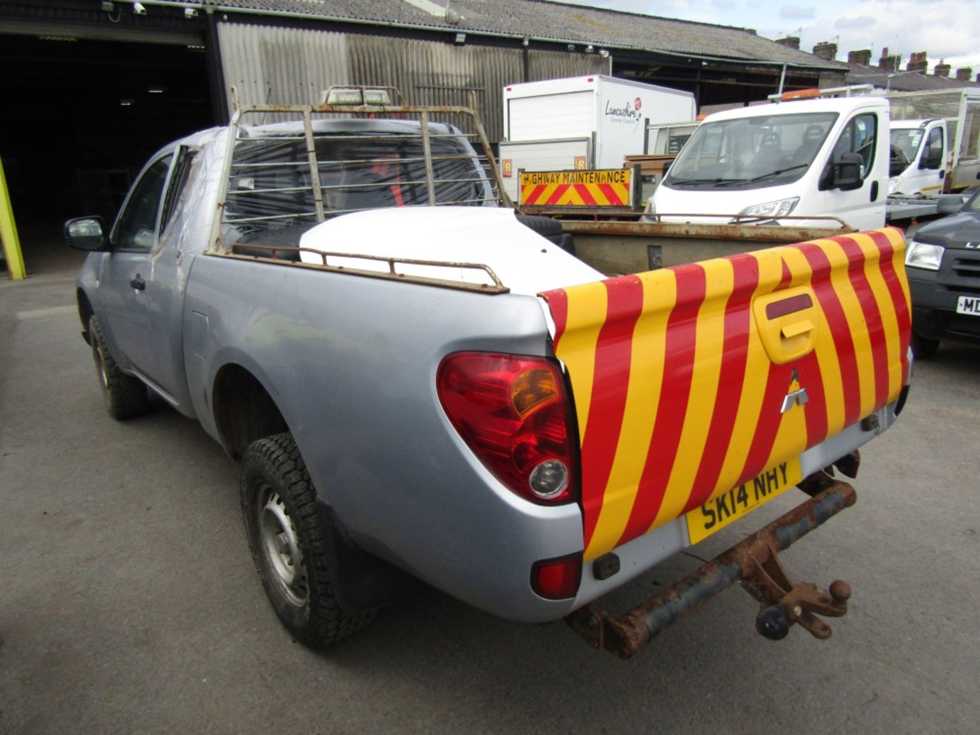 14 reg MITSUBISHI L200 4WORK CLUB CAB DI-D 4 X 4 PICKUP, 1ST REG 03/14, 137558M WARRANTED, V5 - Image 3 of 6