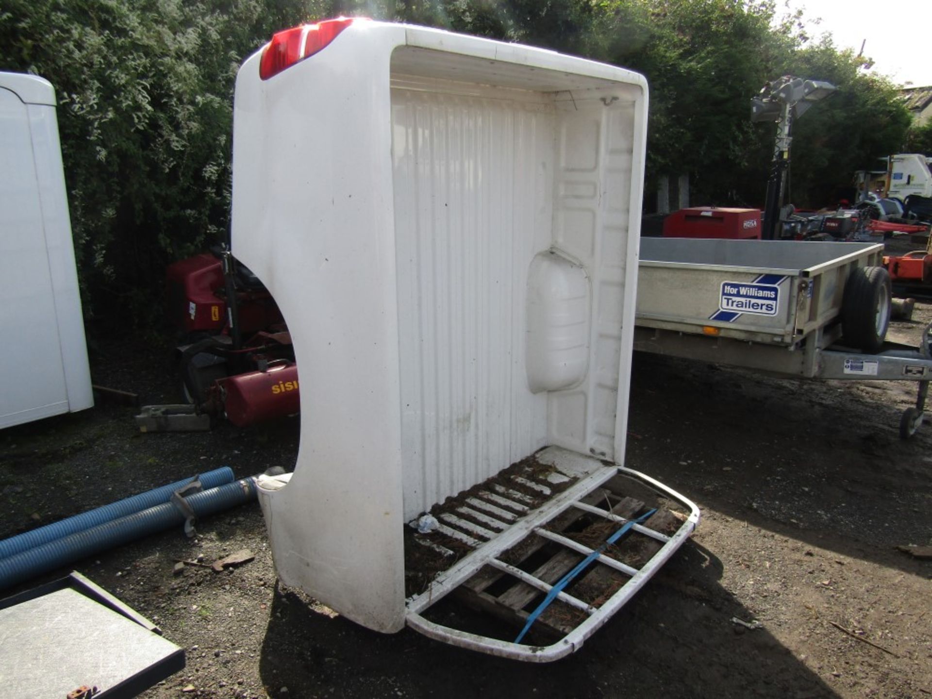 TOYOTA HILUX REAR BODY C/W TAIL GATE & LIGHT [NO VAT]