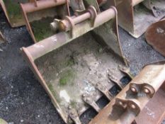 VOLVO 30" 3t EXCAVATOR BUCKET 35mm PINS [NO VAT]