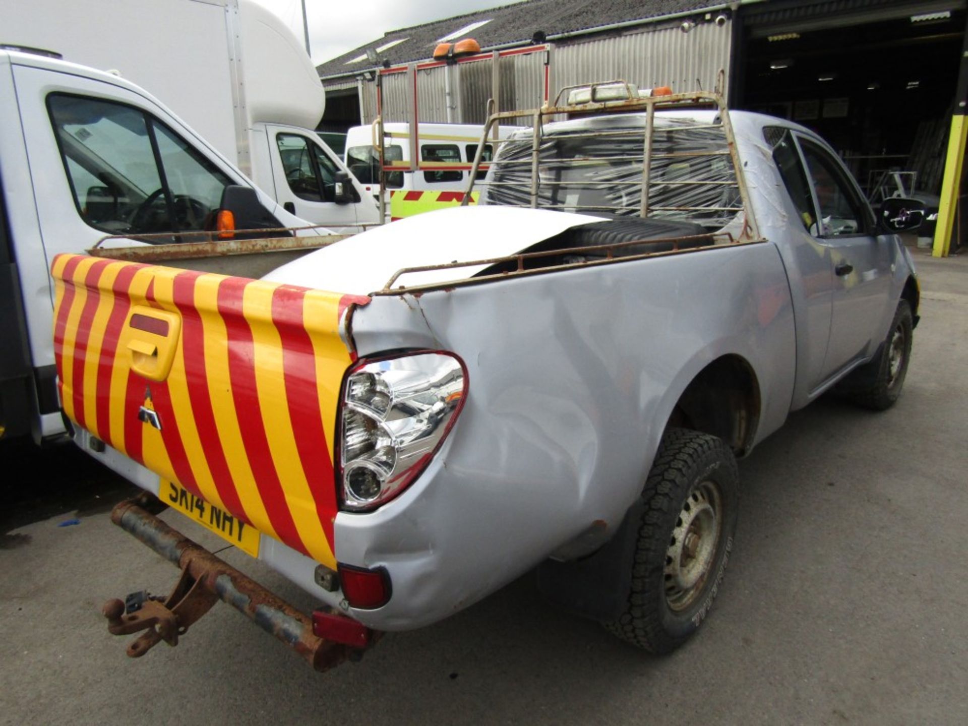 14 reg MITSUBISHI L200 4WORK CLUB CAB DI-D 4 X 4 PICKUP, 1ST REG 03/14, 137558M WARRANTED, V5 - Image 4 of 6