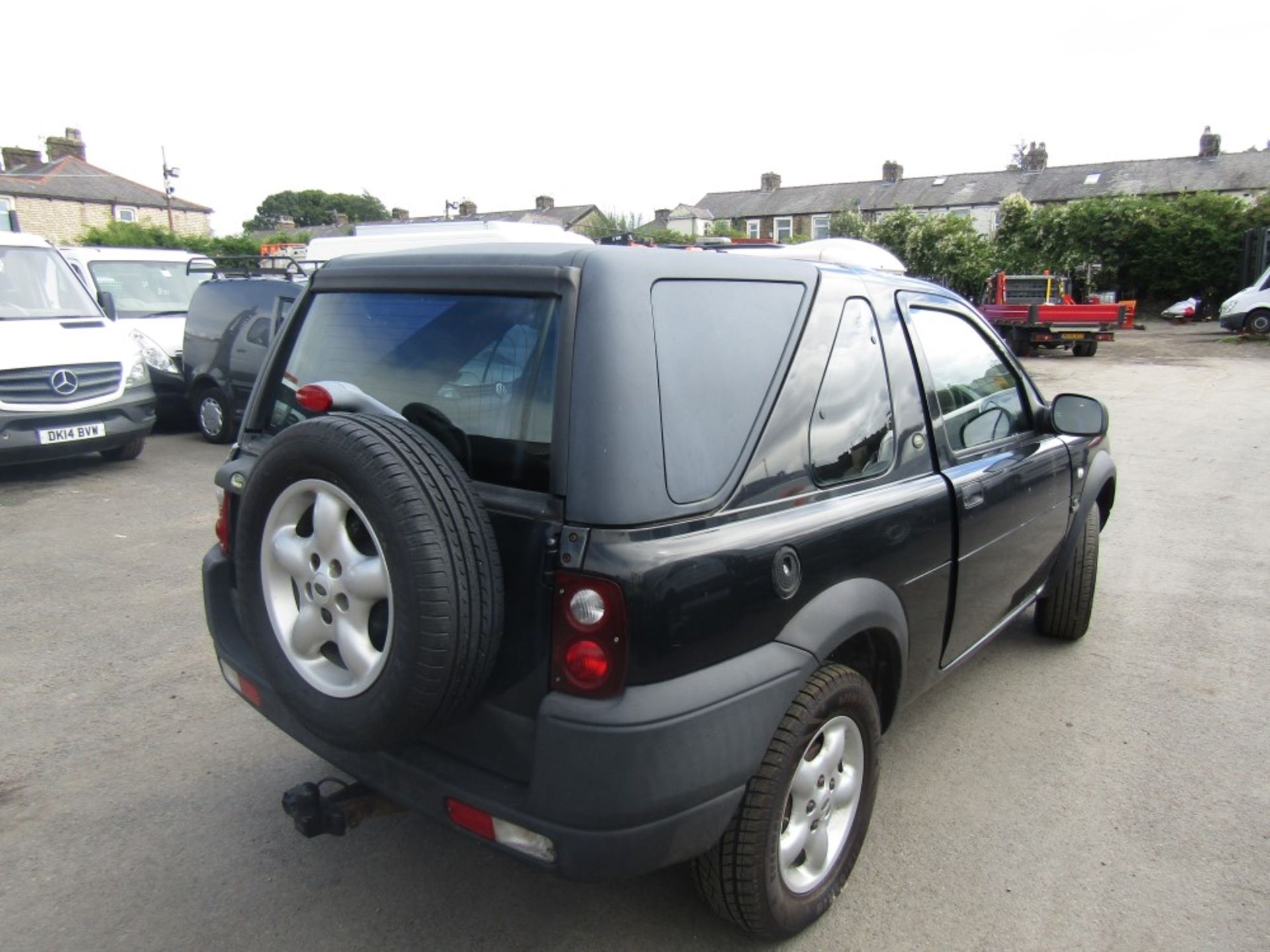 02 reg LAND ROVER FREELANDER TD4 SWB AUTO 4 X 4, 1ST REG 08/02, TEST 04/23, 104158M, V5 HERE, 1 - Image 4 of 7