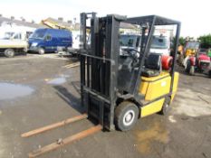 YALE GLP 20AF GAS FORK LIFT, LOW MAST, 3 STAGE, CONTAINER SPEC, 5554 HOURS [NO VAT]
