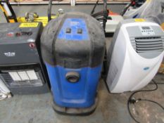 240V TWIN MOTOR IND WET & DRY VAC (DIRECT HIRE CO) [+ VAT]