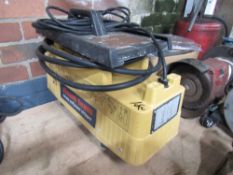 240V WALLPAPER STRIPPER (DIRECT HIRE) [+ VAT]