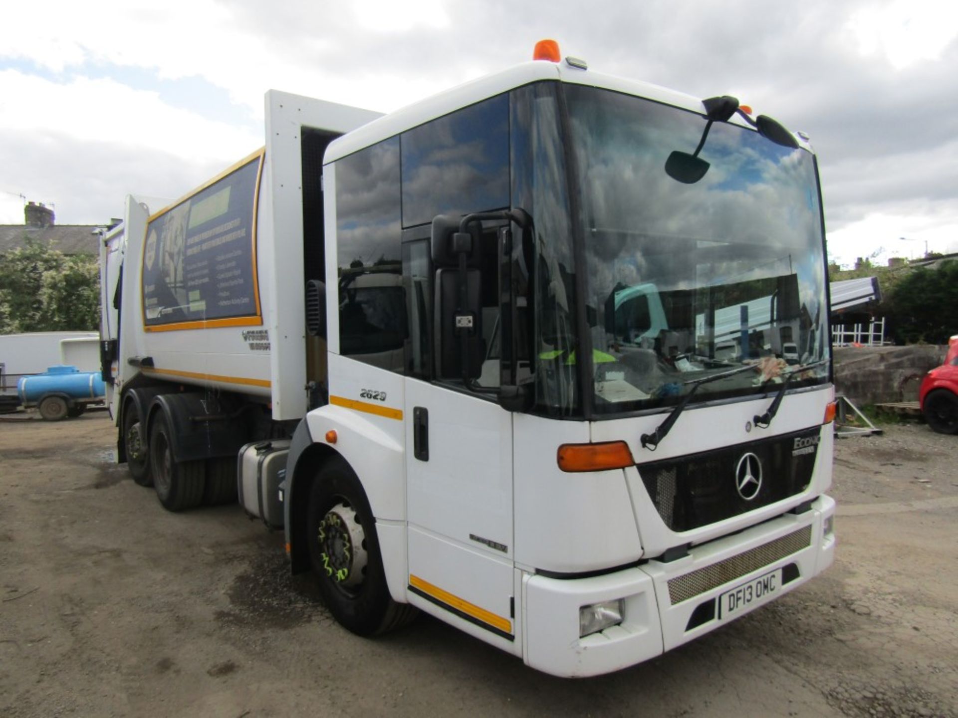 13 reg MERCEDES ECONIC REFUSE WAGON (DIRECT COUNCIL) 1ST REG 08/13, TEST 10/22, MILEAGE NOT DISPLAYI