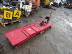 HYDRAULIC LIFT FOR MOTOR BIKES & SMALL PLANT (DIRECT COUNCIL) [WH176] [+ VAT]