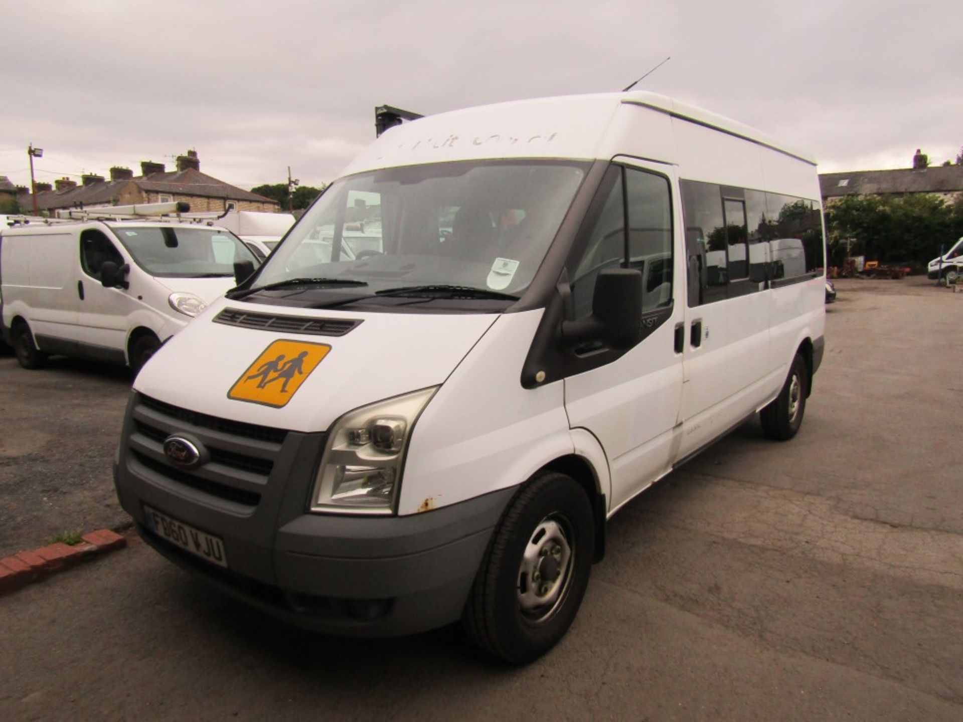 60 reg FORD TRANSIT 115 T350 RWD MINIBUS (DIRECT COUNCIL) 1ST REG 02/11, TEST 11/22, 96620M, V5 - Image 2 of 7