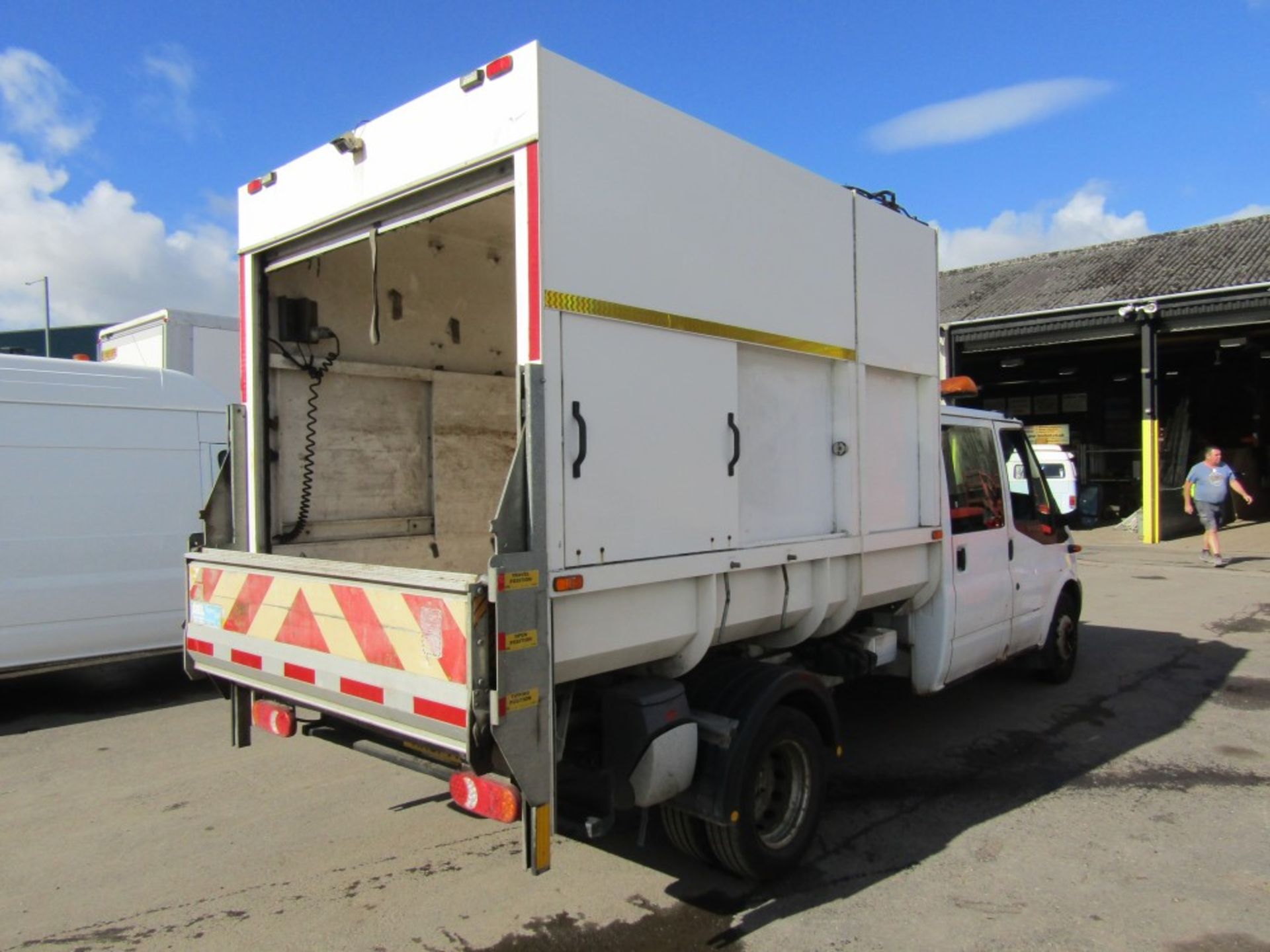 61 reg FORD TRANSIT 140 T460L D/C TIPPER C/W BIN LIFT (DIRECT COUNCIL) 1ST REG 09/11, TEST 06/23, - Image 4 of 6